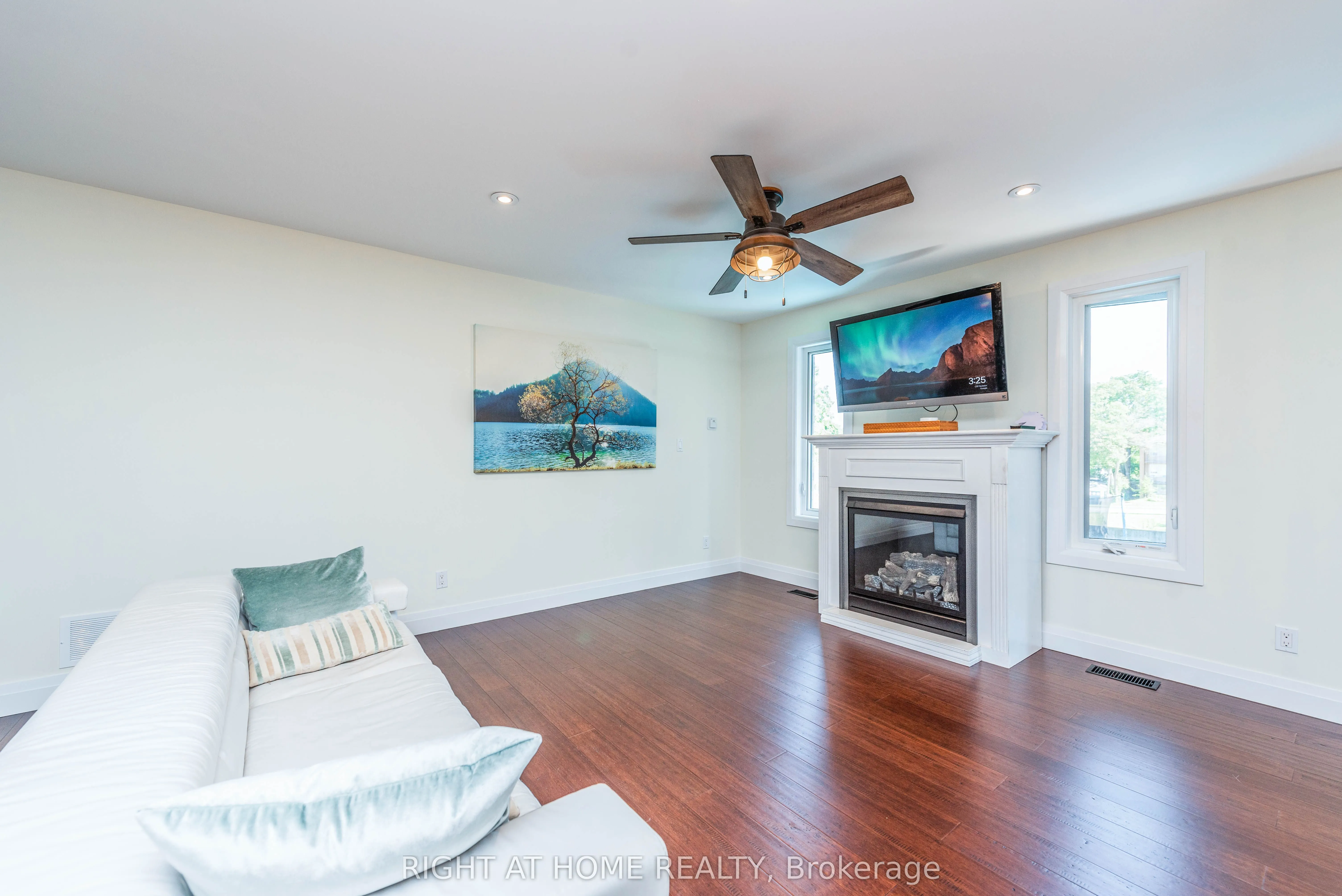 11 Ottaway Avenue