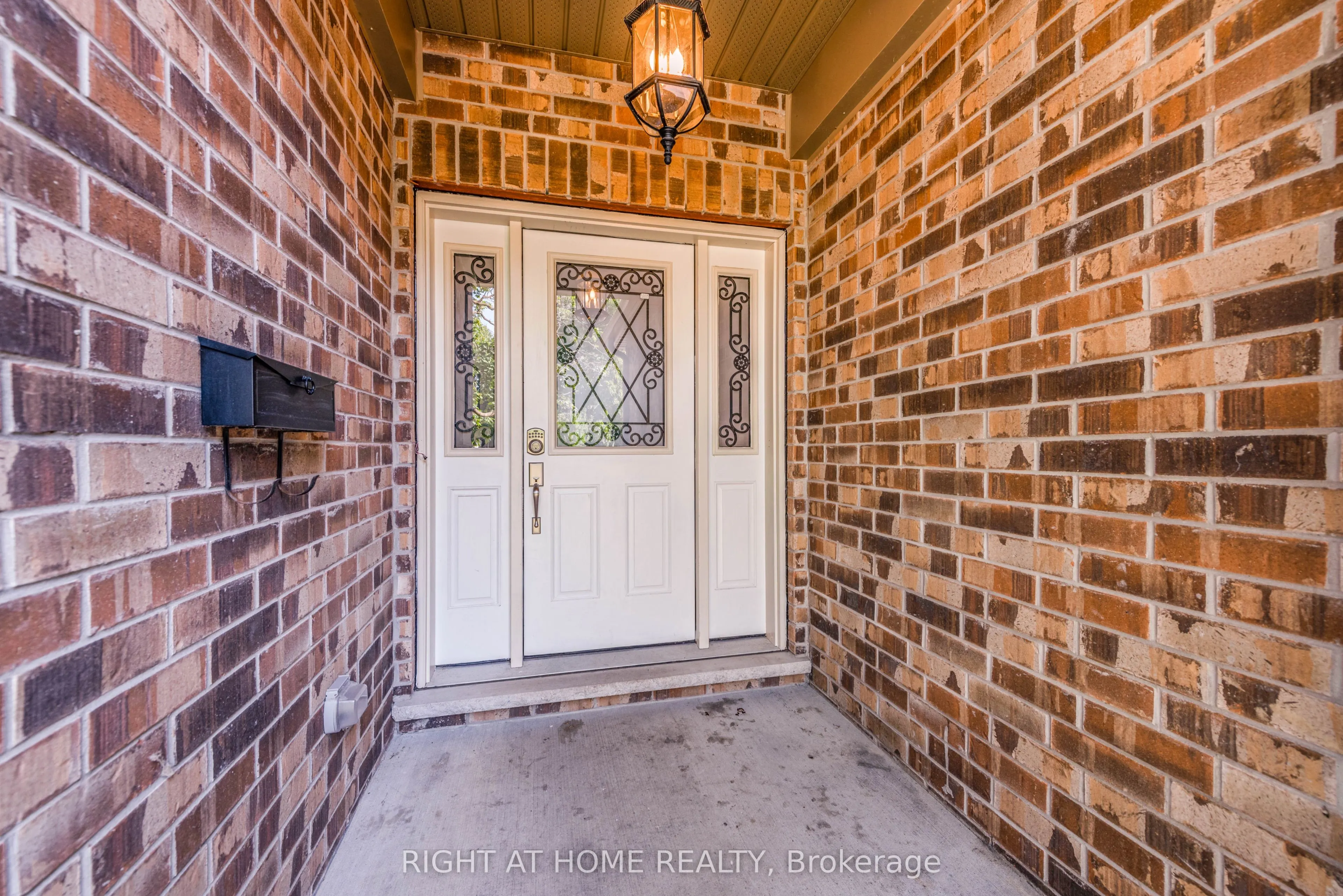 11 Ottaway Avenue