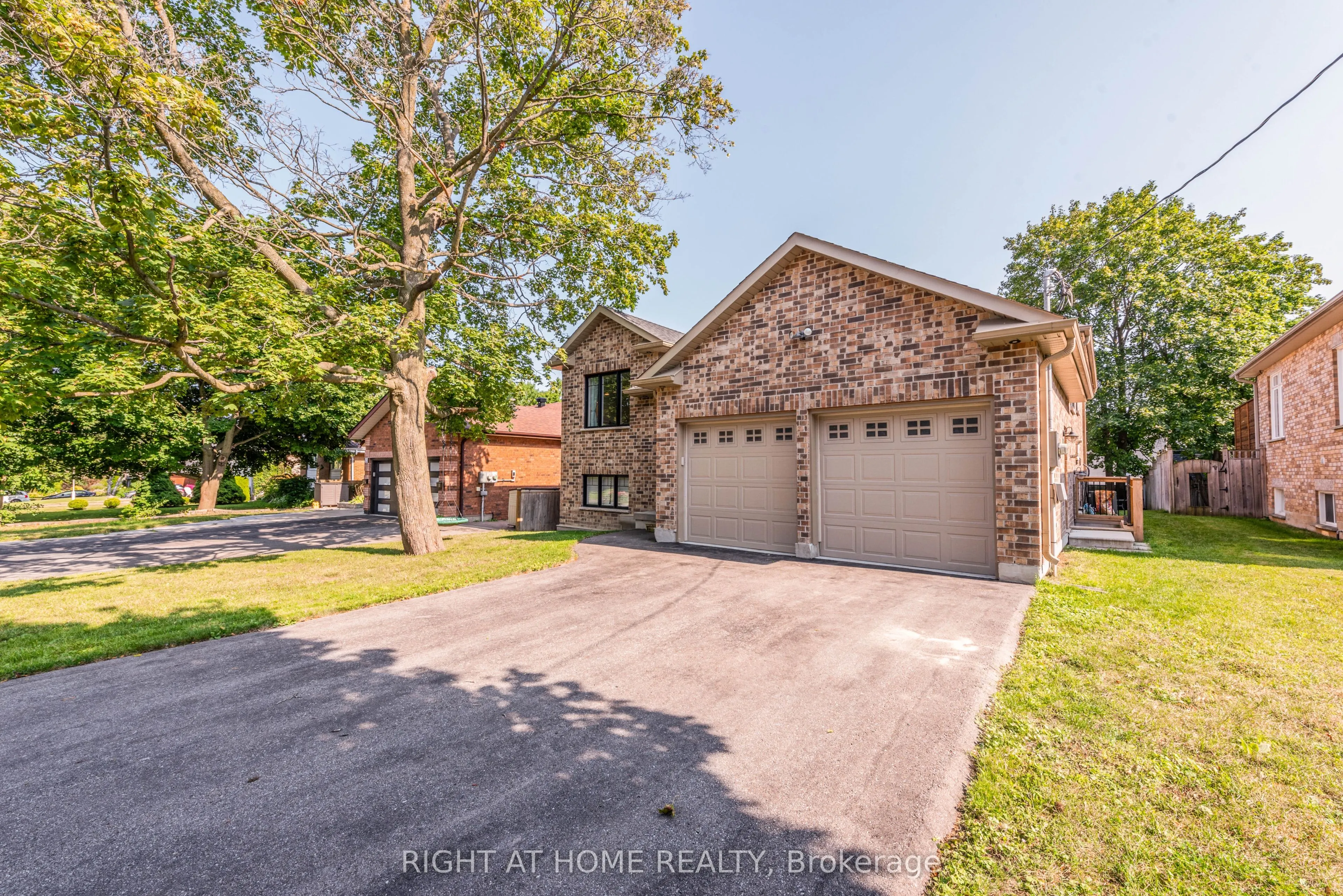 11 Ottaway Avenue