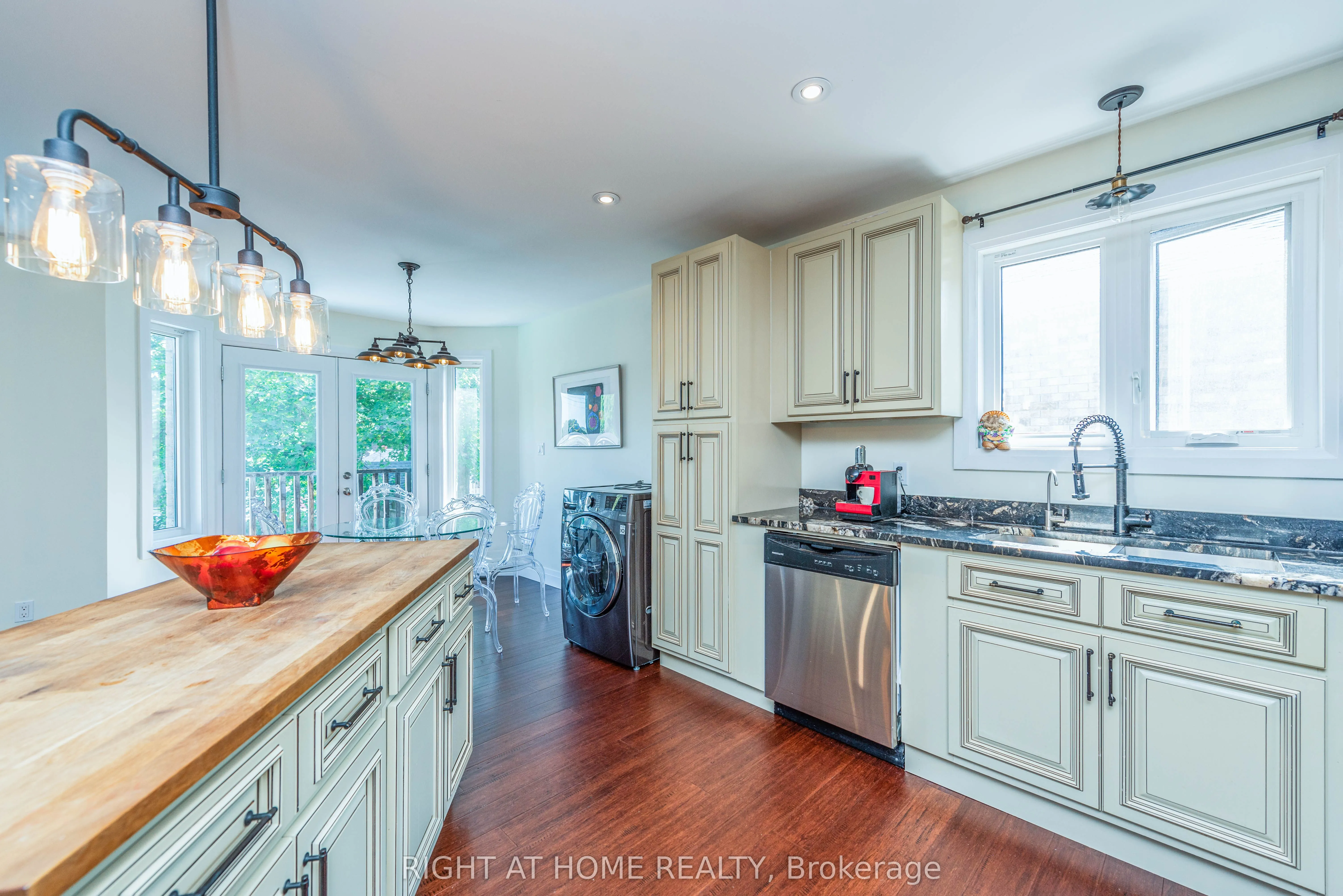 11 Ottaway Avenue
