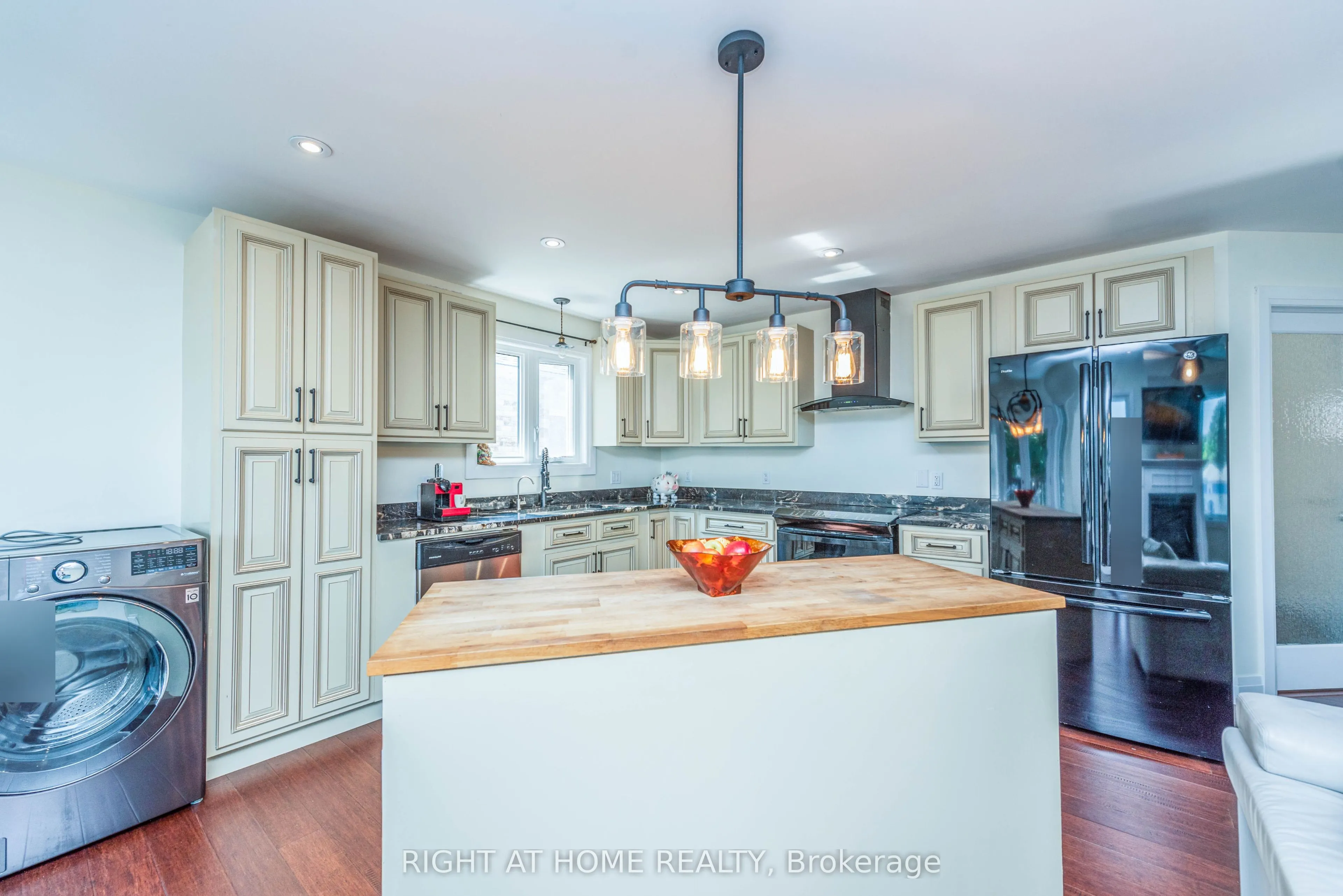 11 Ottaway Avenue