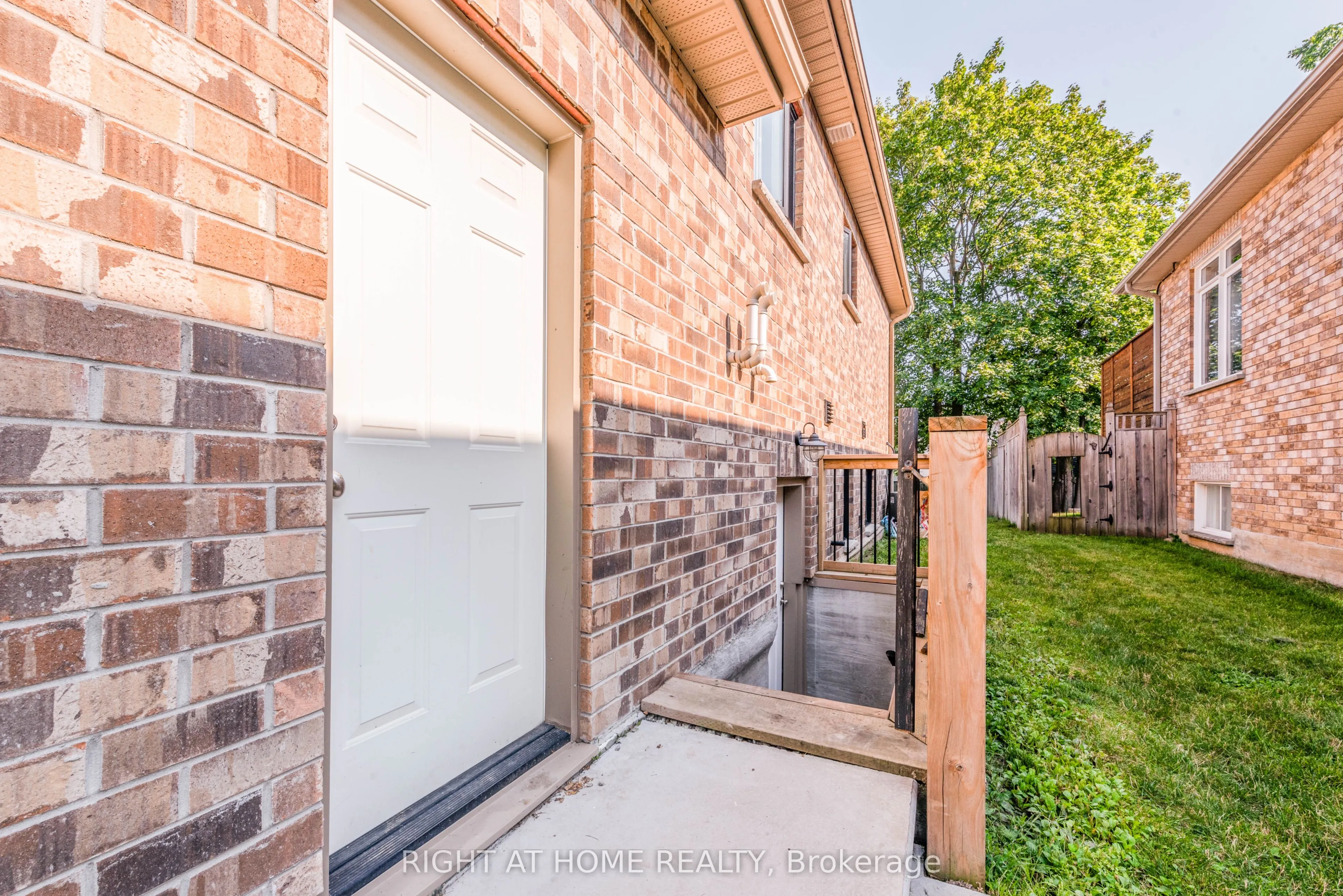 11 Ottaway Avenue