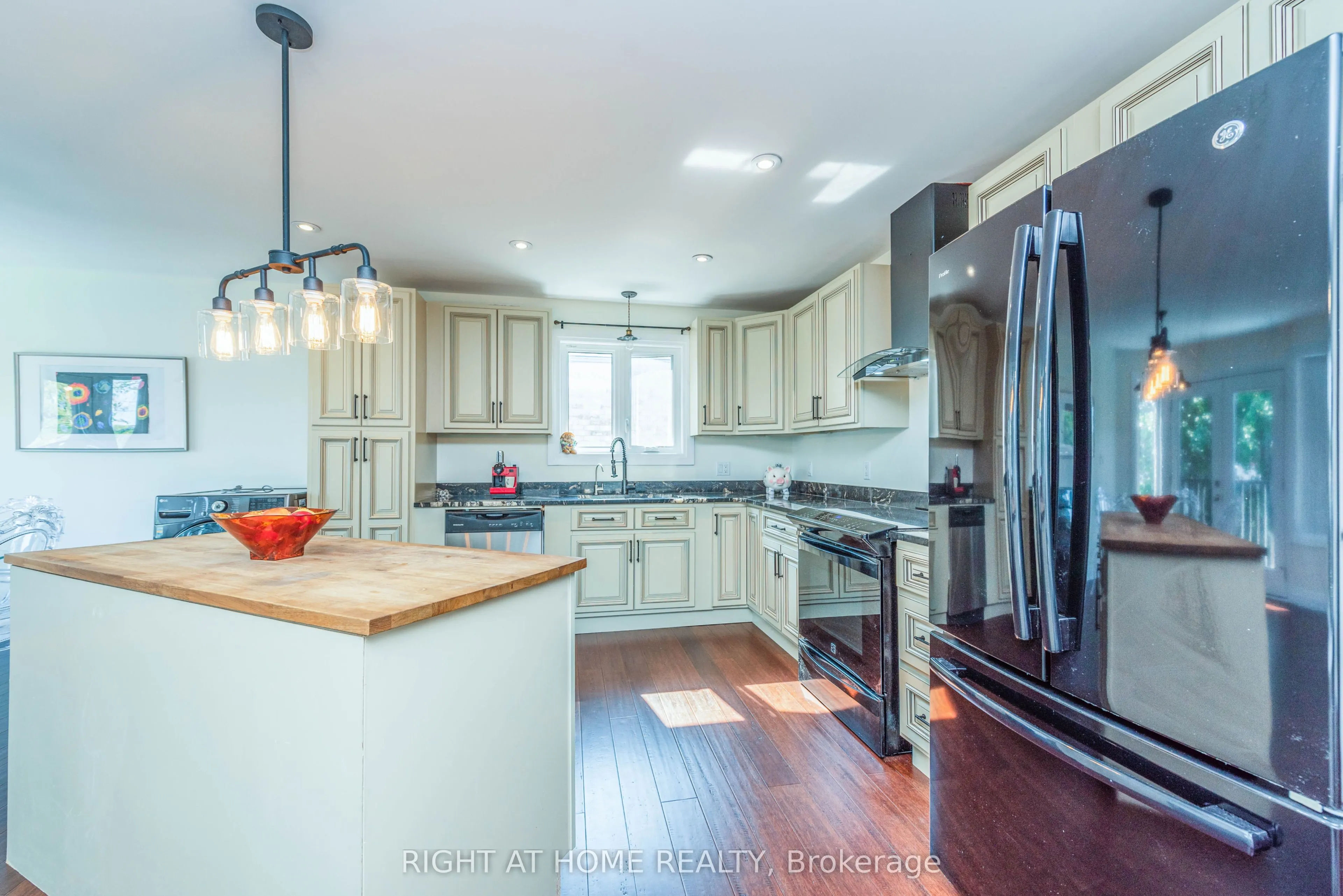 11 Ottaway Avenue