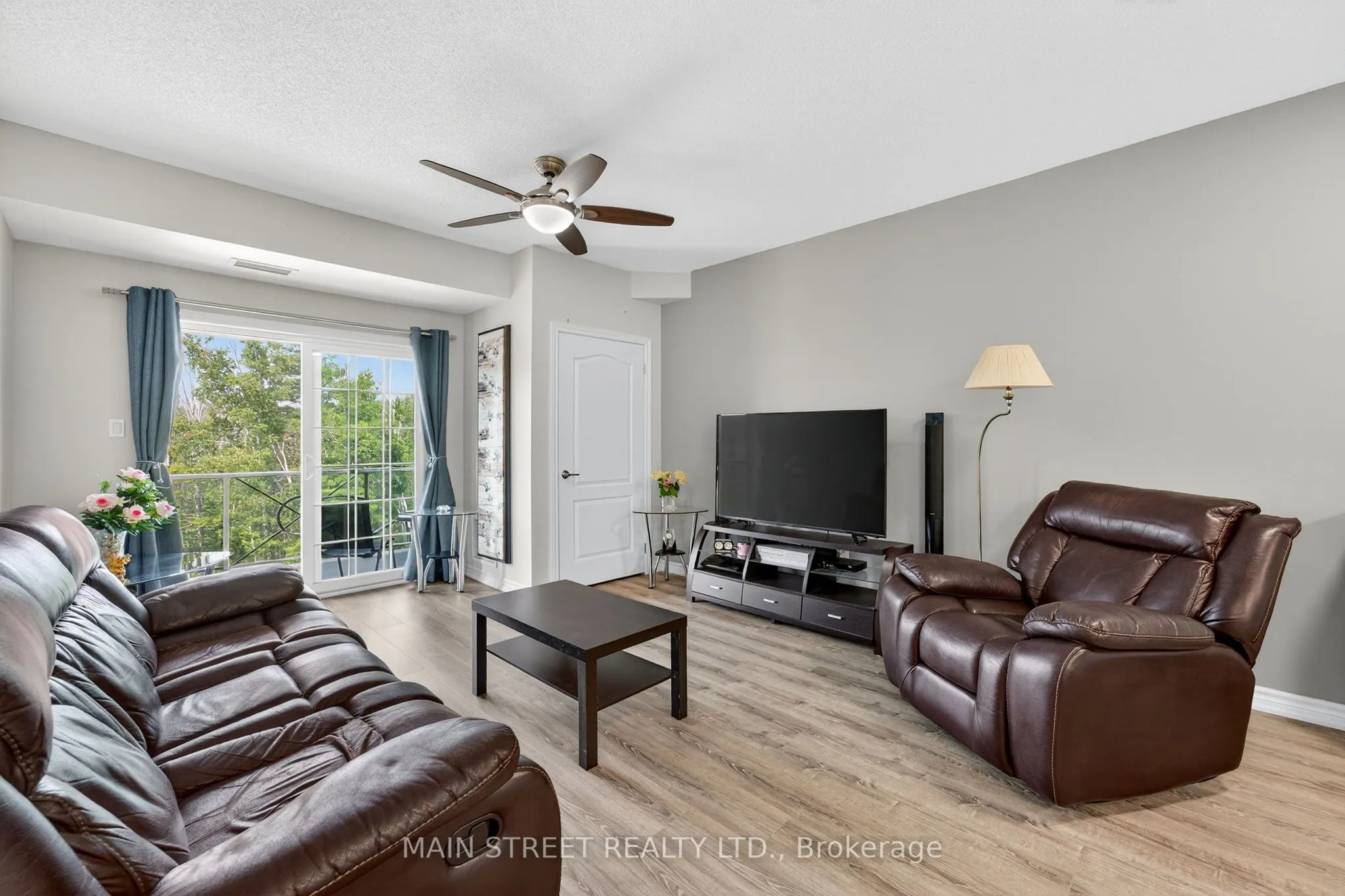 40 Ferndale Drive S, #303