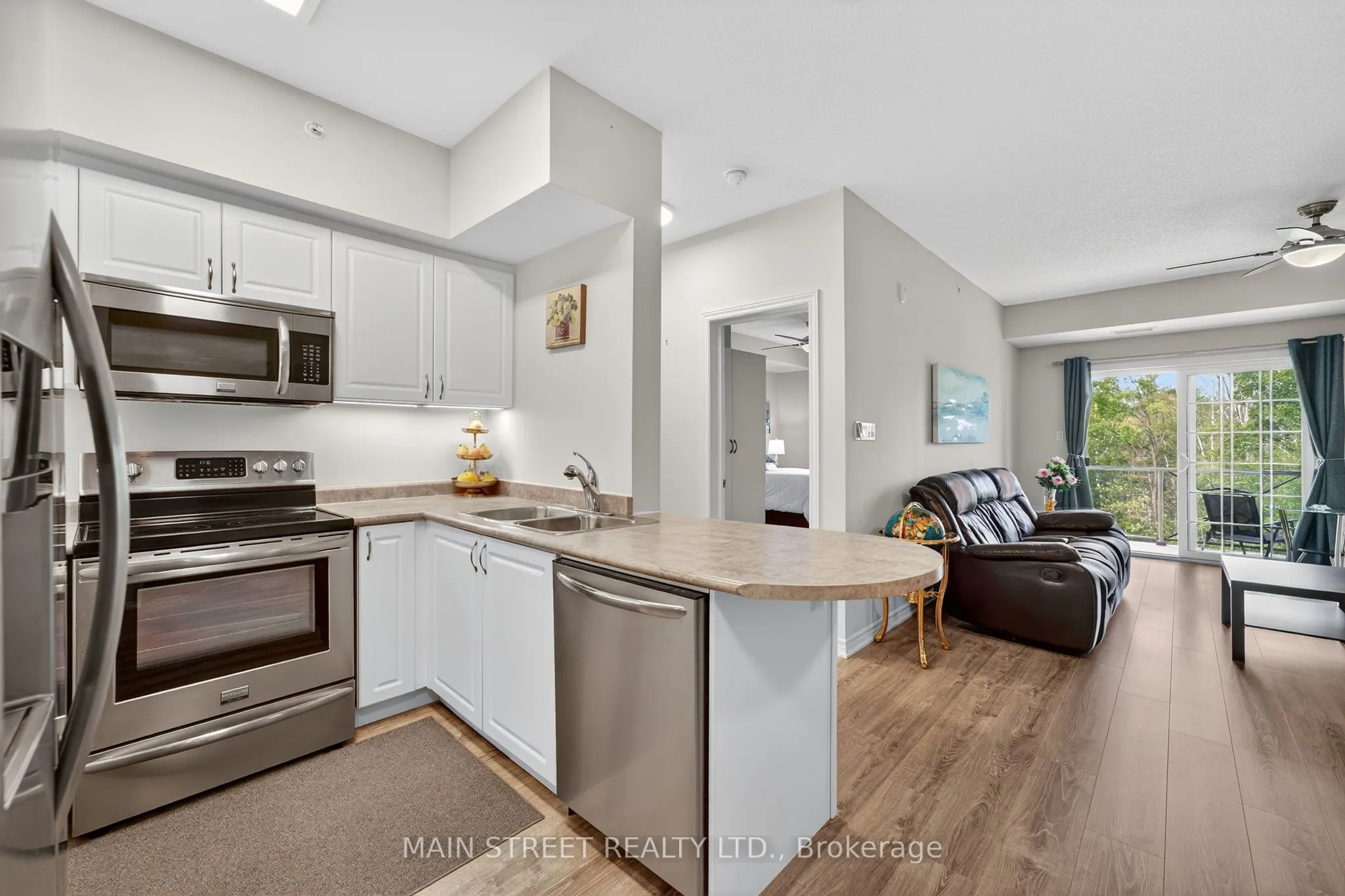40 Ferndale Drive S, #303