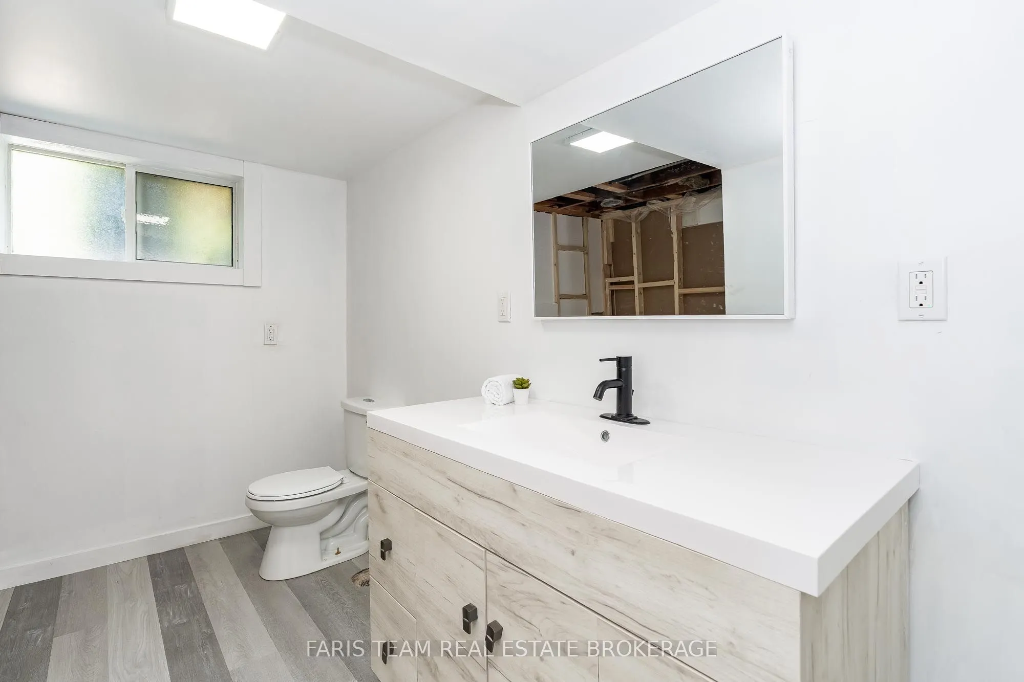 256 Knox Road E