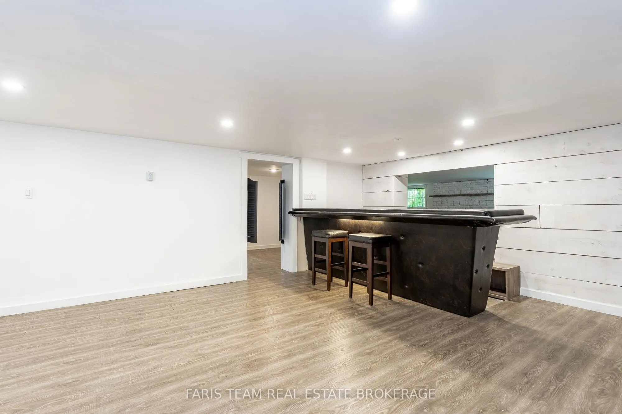 256 Knox Road E