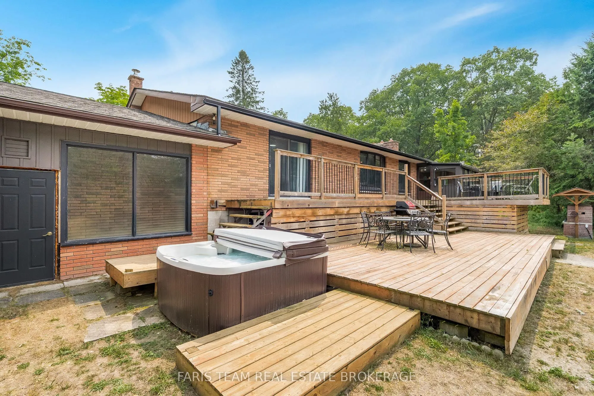 256 Knox Road E