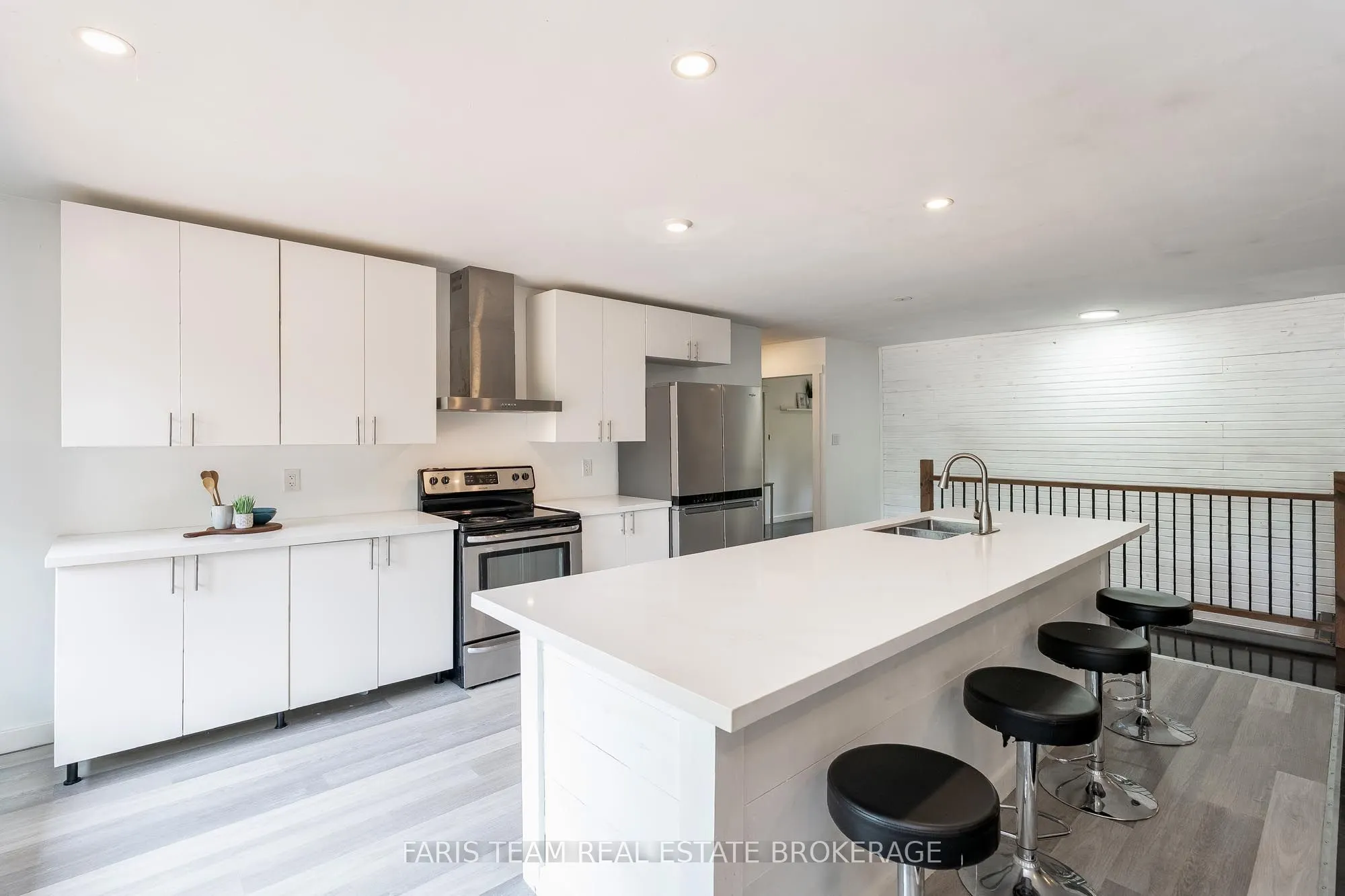 256 Knox Road E