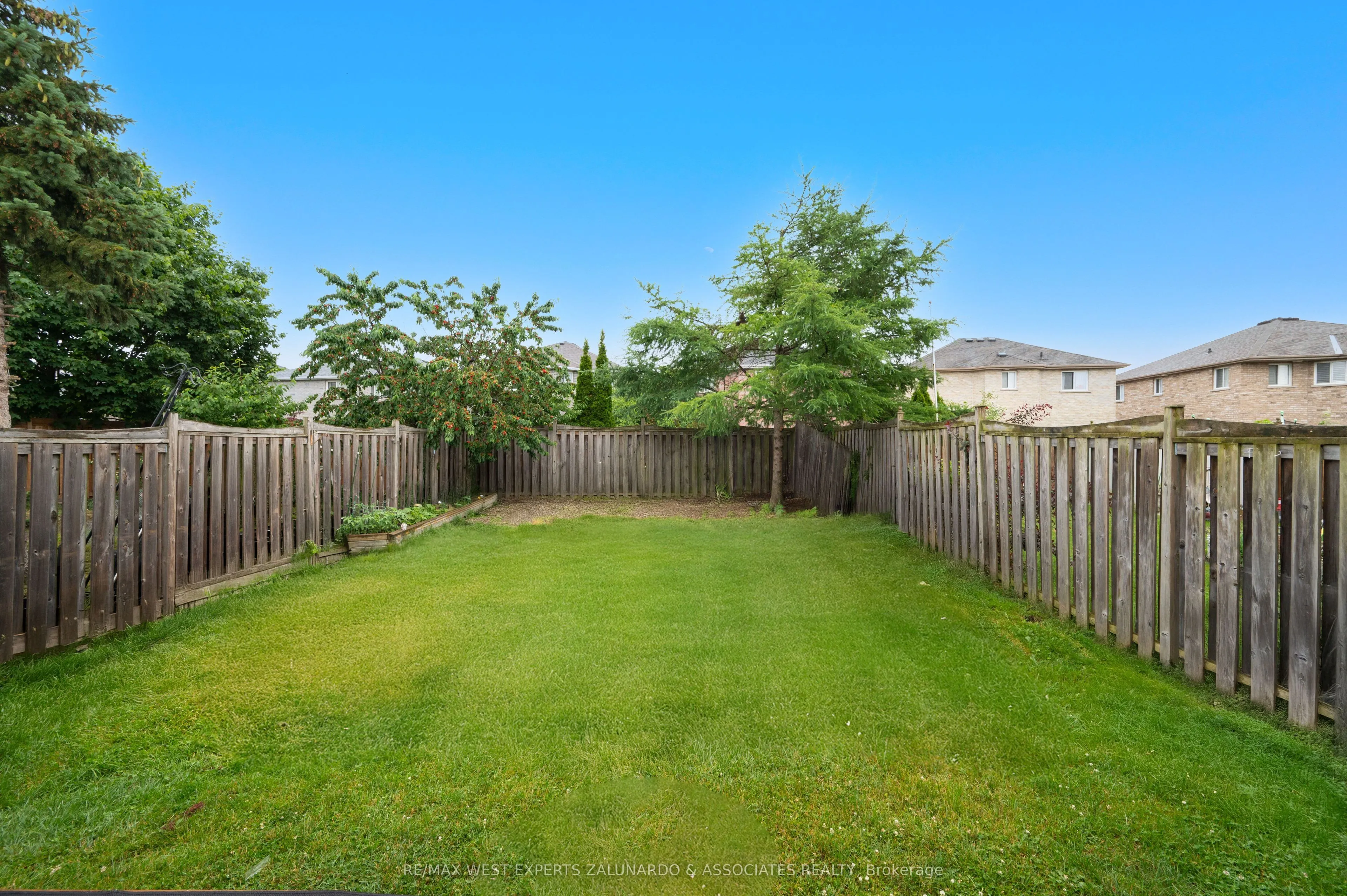11 Raymond Crescent
