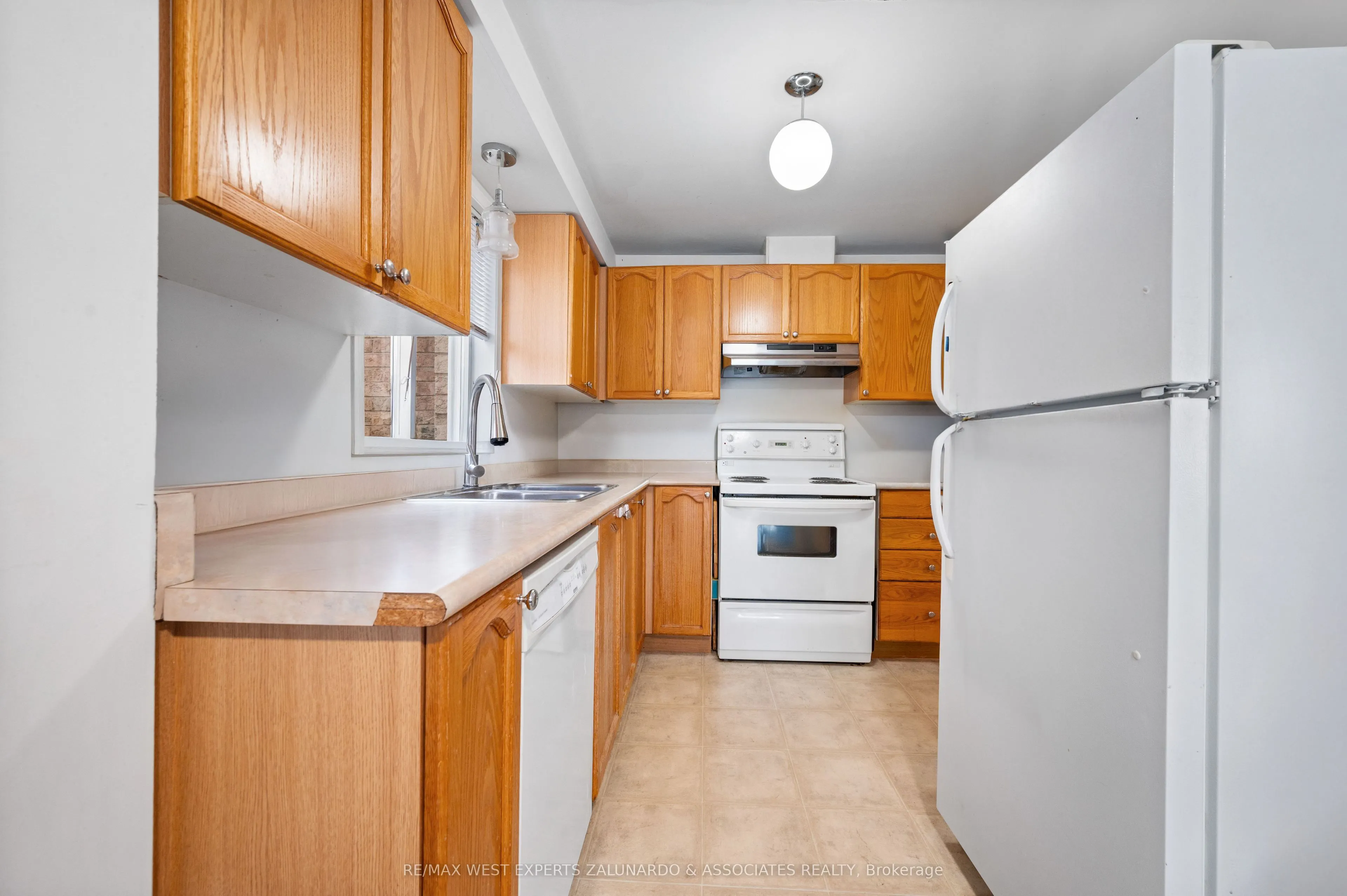 11 Raymond Crescent