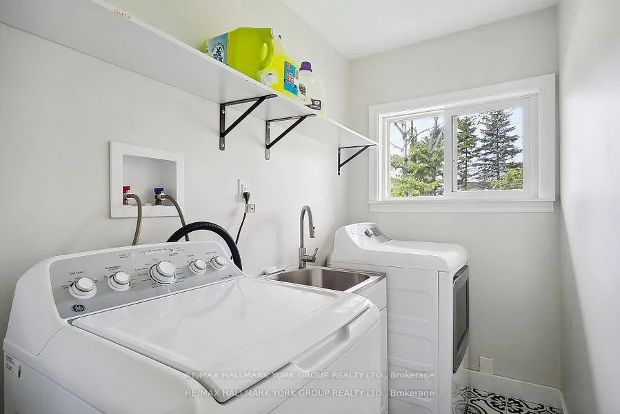 42 Lighthouse Crescent