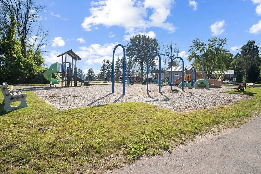 42 Lighthouse Crescent