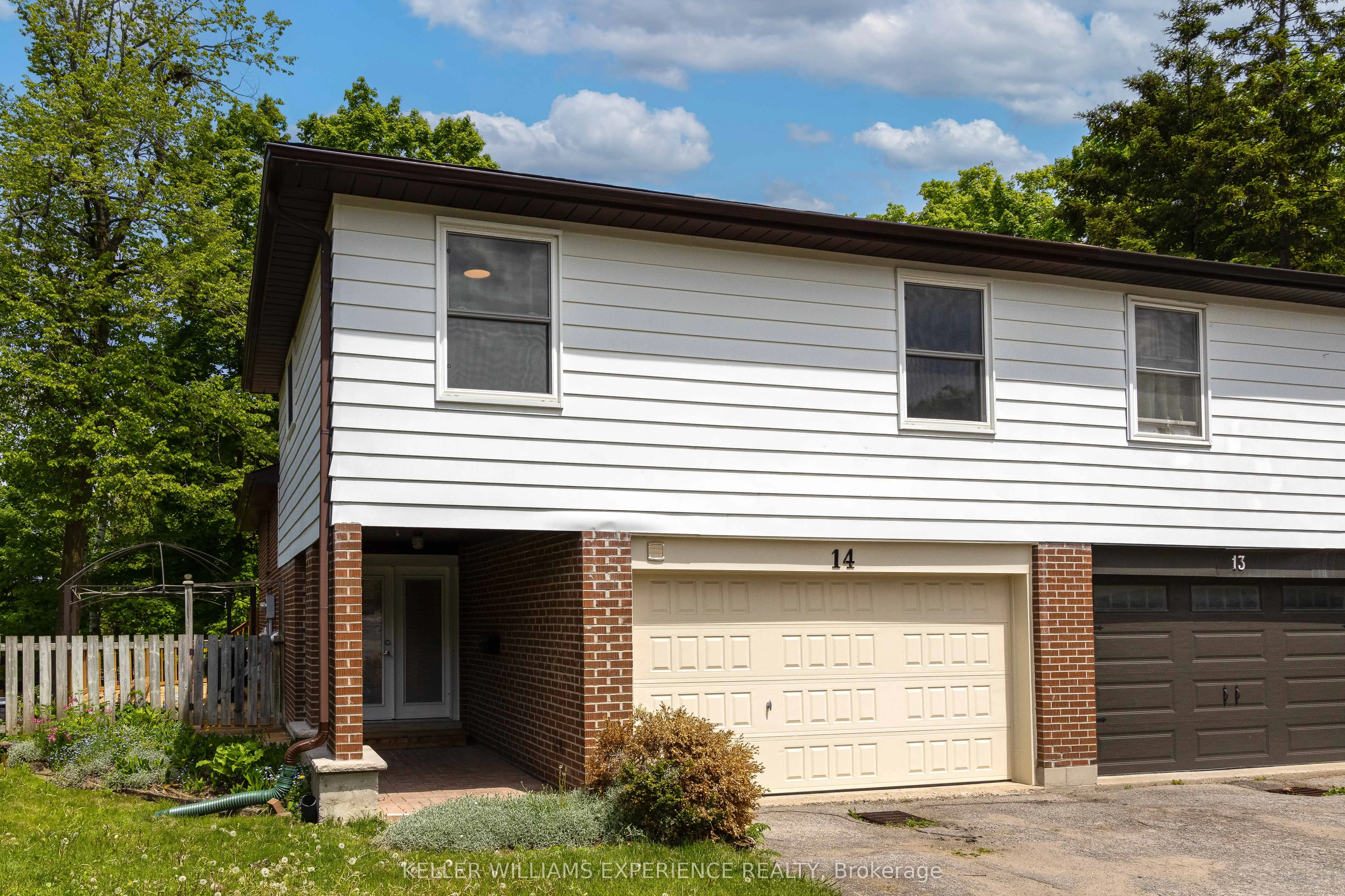 14 ASHDALE Court, #MAIN/UPPER LEVEL