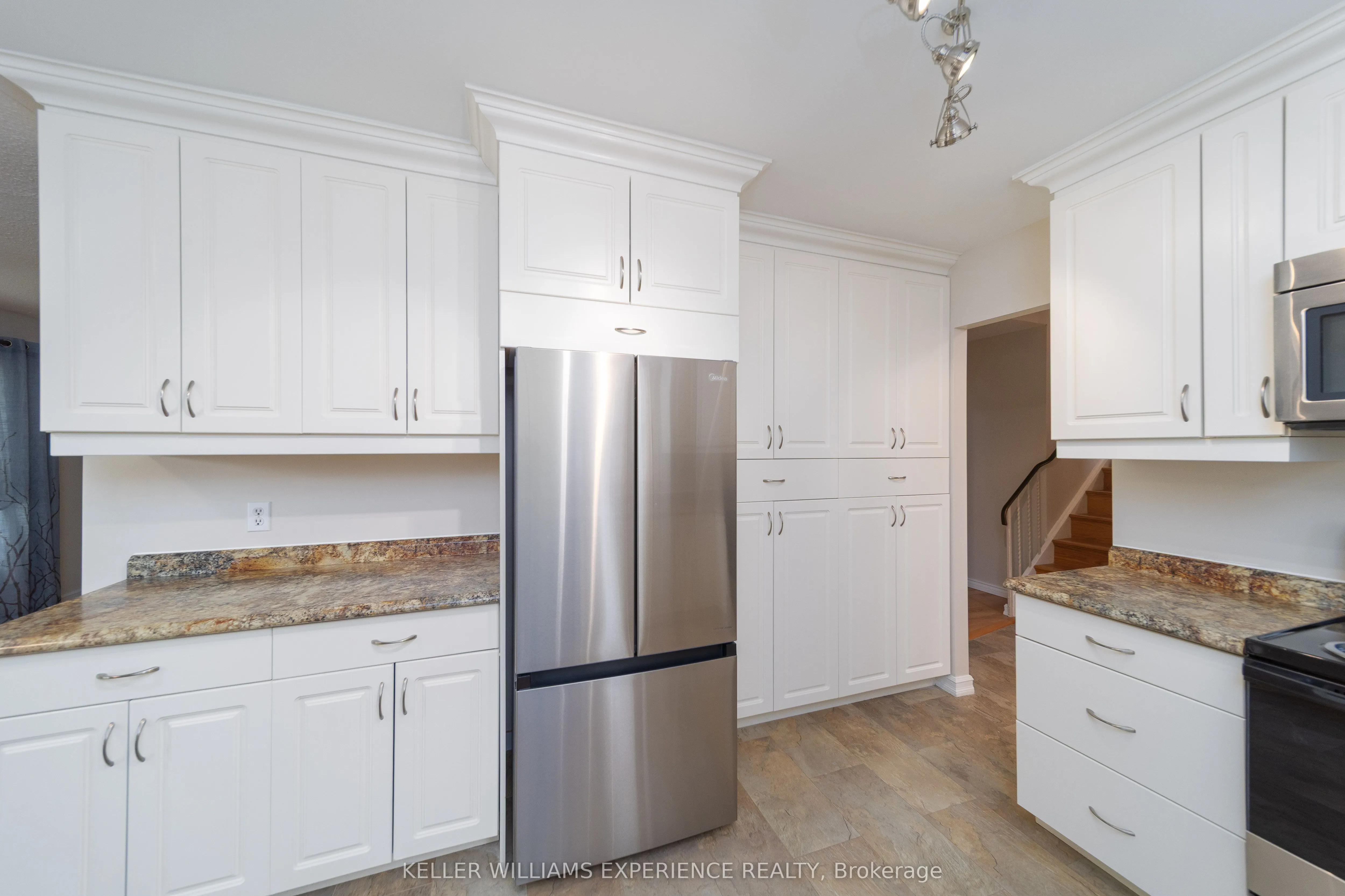 14 ASHDALE Court, #MAIN/UPPER LEVEL