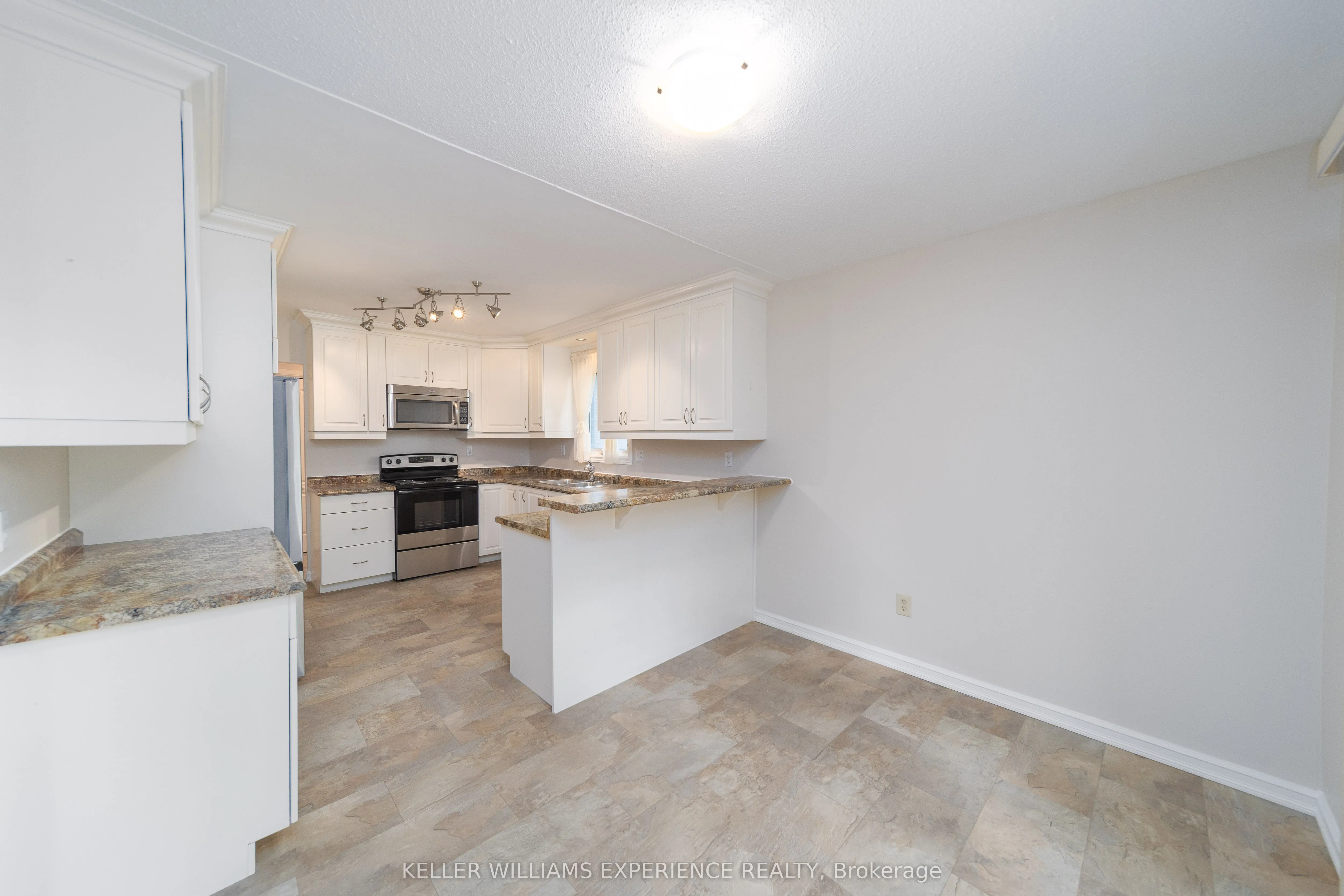 14 ASHDALE Court, #MAIN/UPPER LEVEL