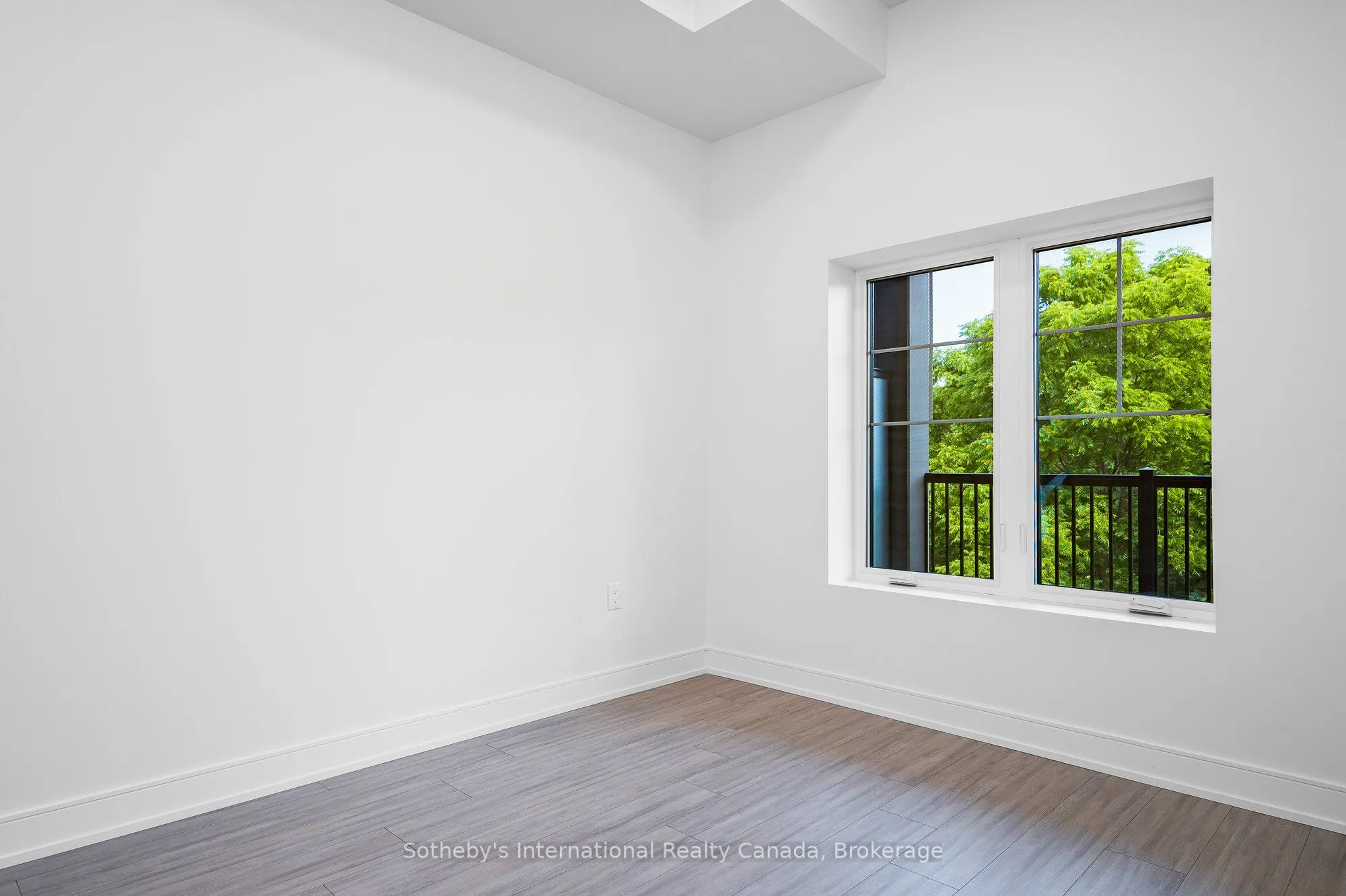 121 Mary Street, #322