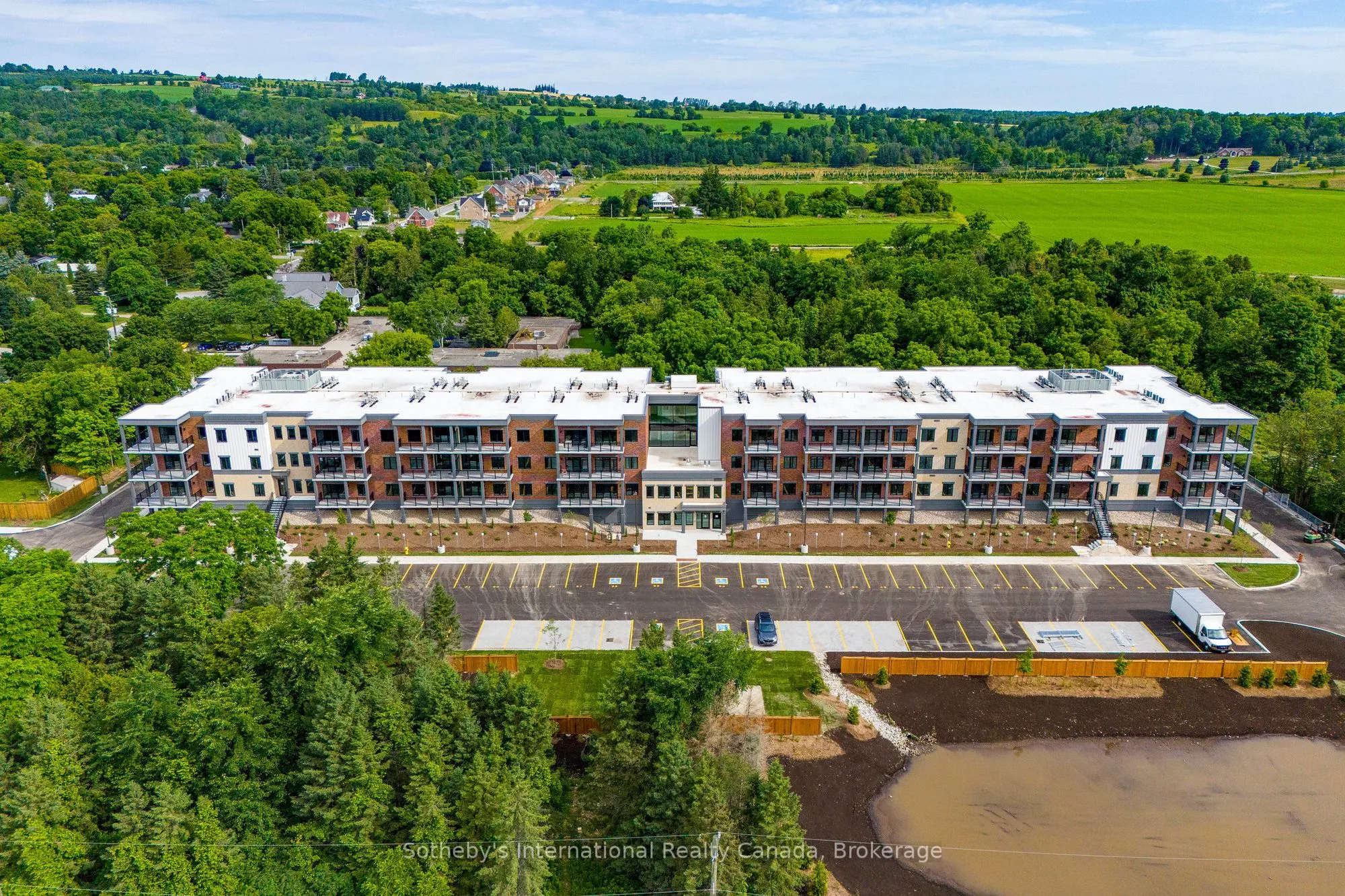 121 Mary Street, #322