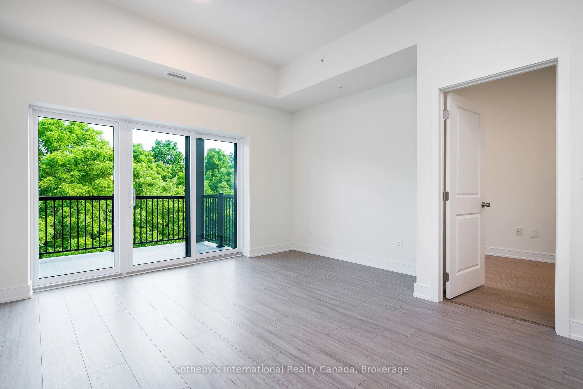 121 Mary Street, #322