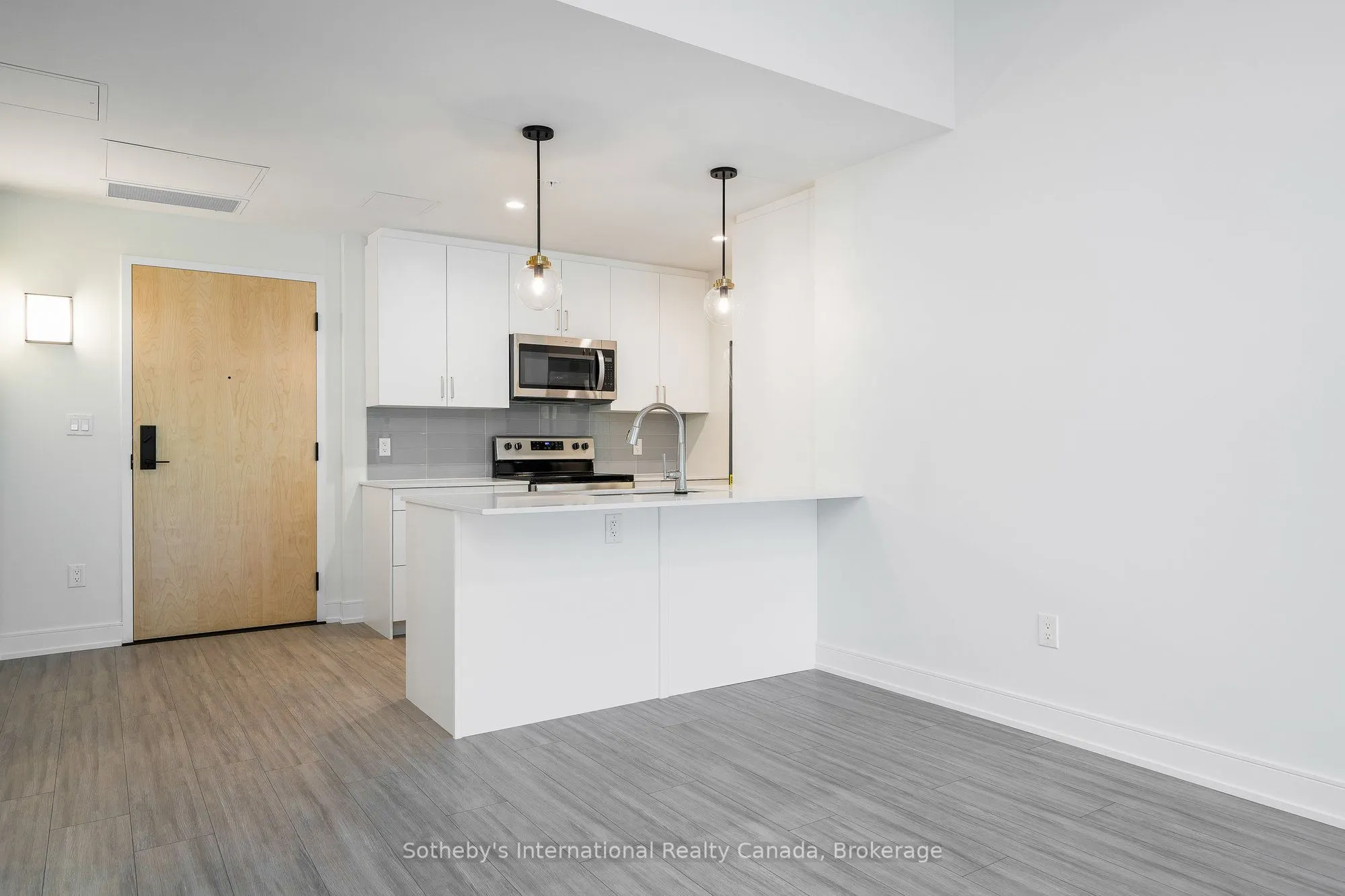 121 Mary Street, #322