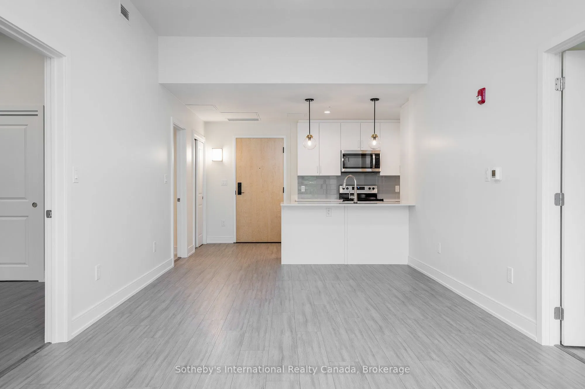 121 Mary Street, #322