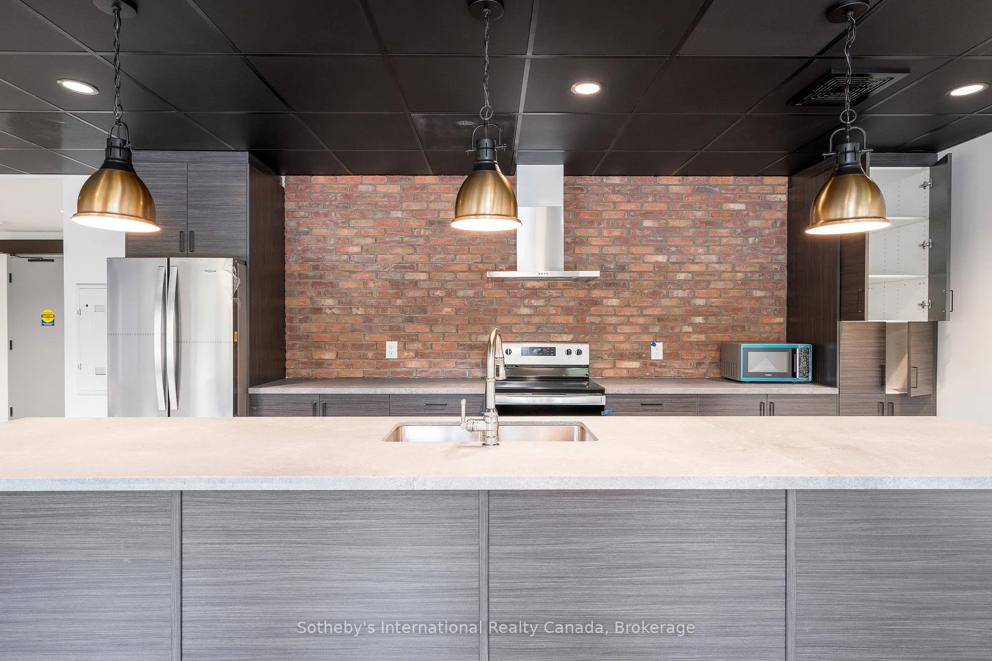 121 Mary Street, #322