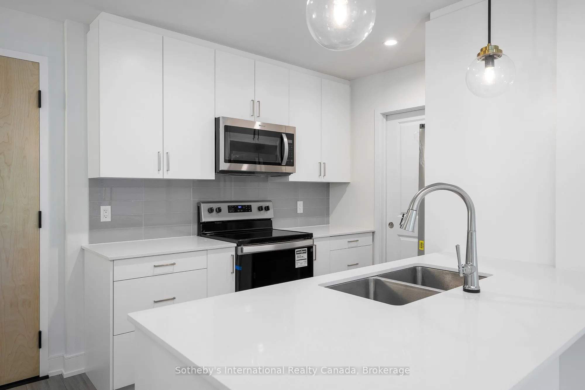121 Mary Street, #322