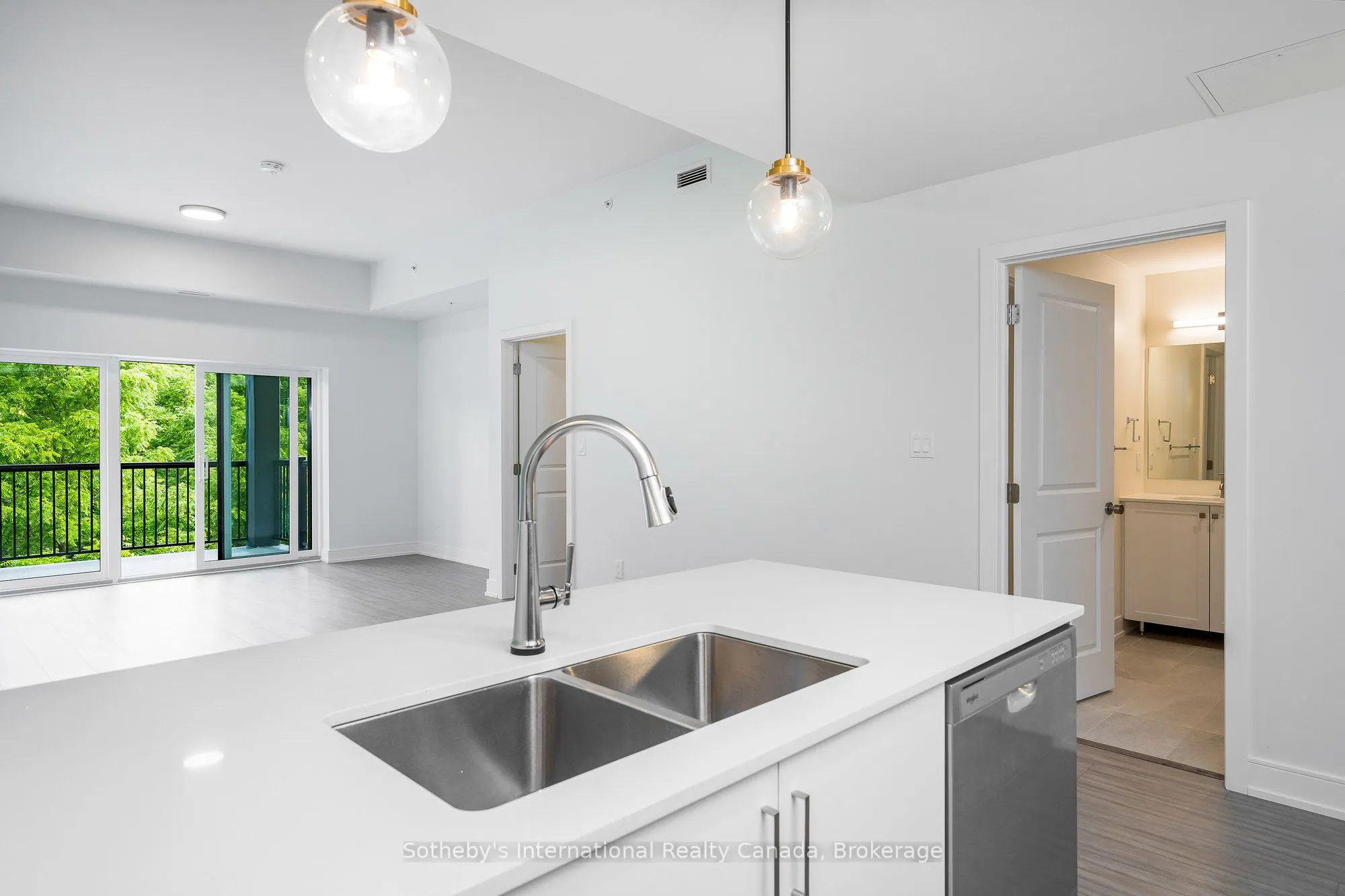 121 Mary Street, #322