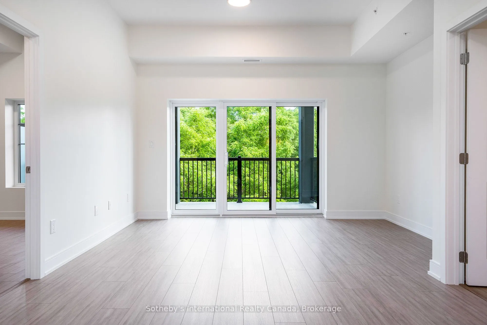 121 Mary Street, #322