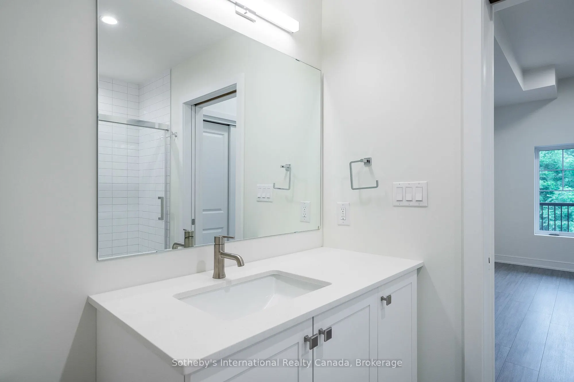 121 Mary Street, #322
