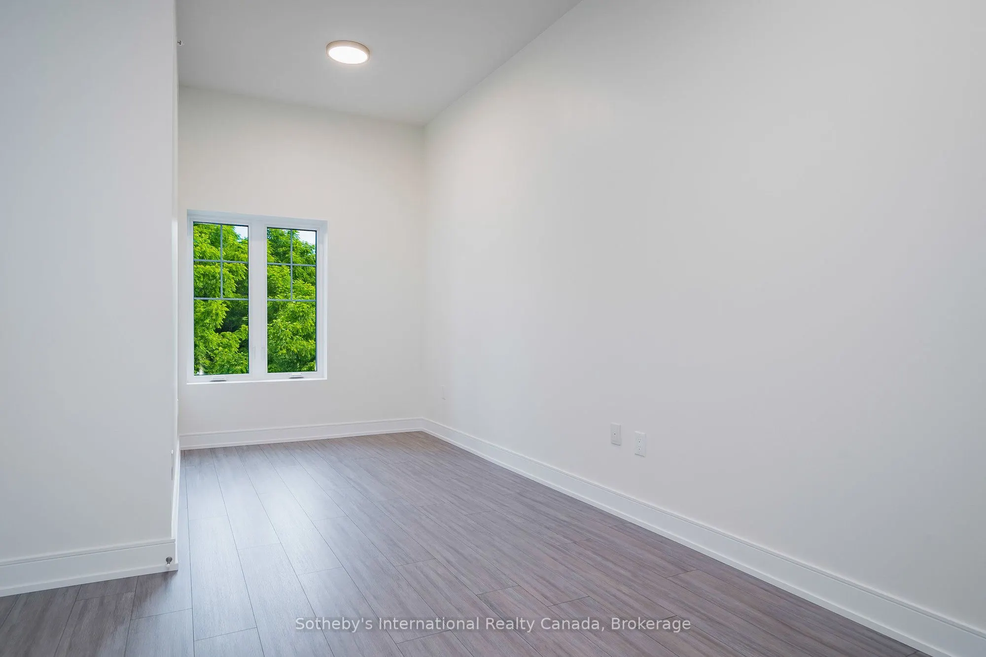 121 Mary Street, #322
