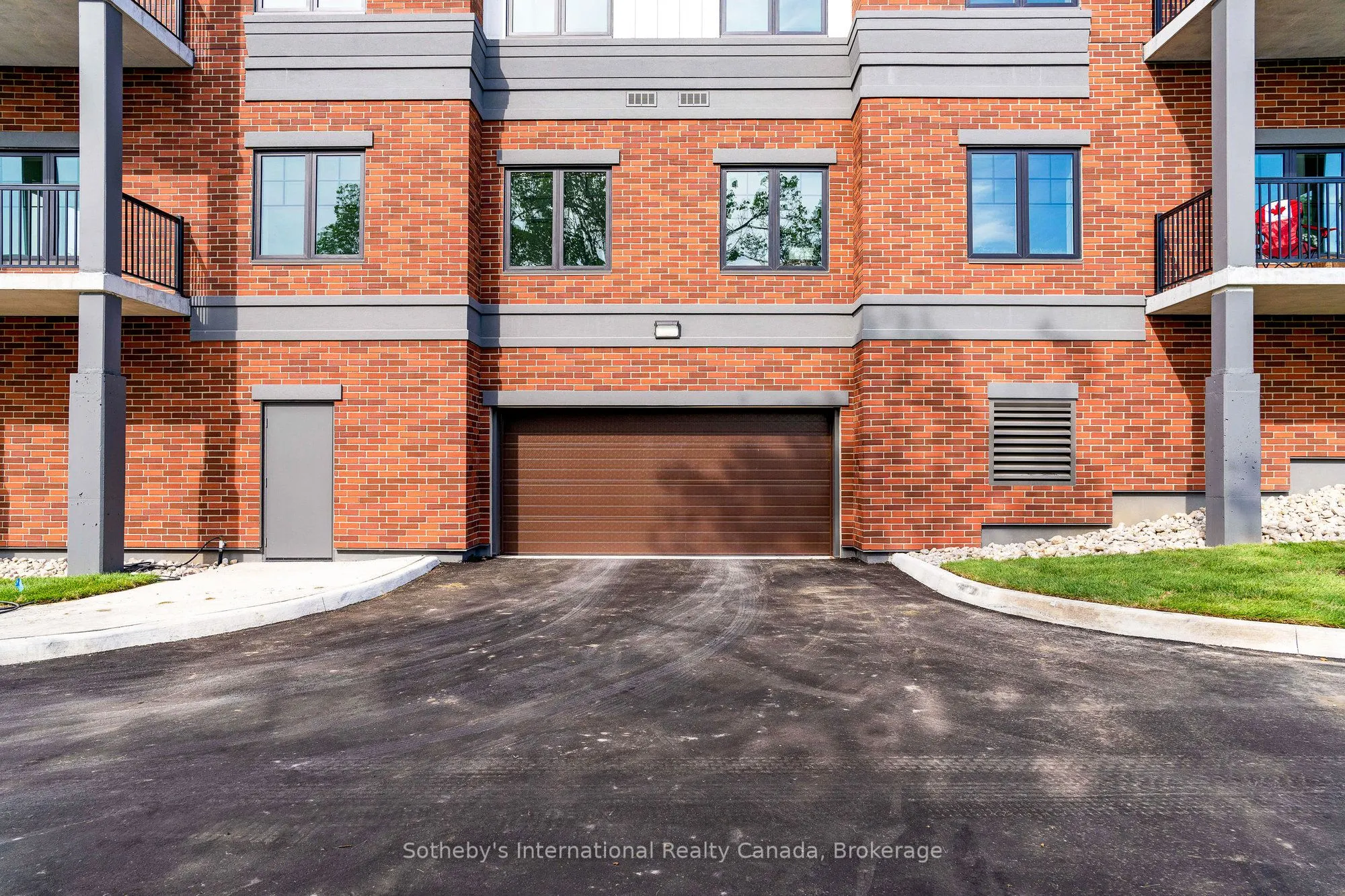 121 Mary Street, #322