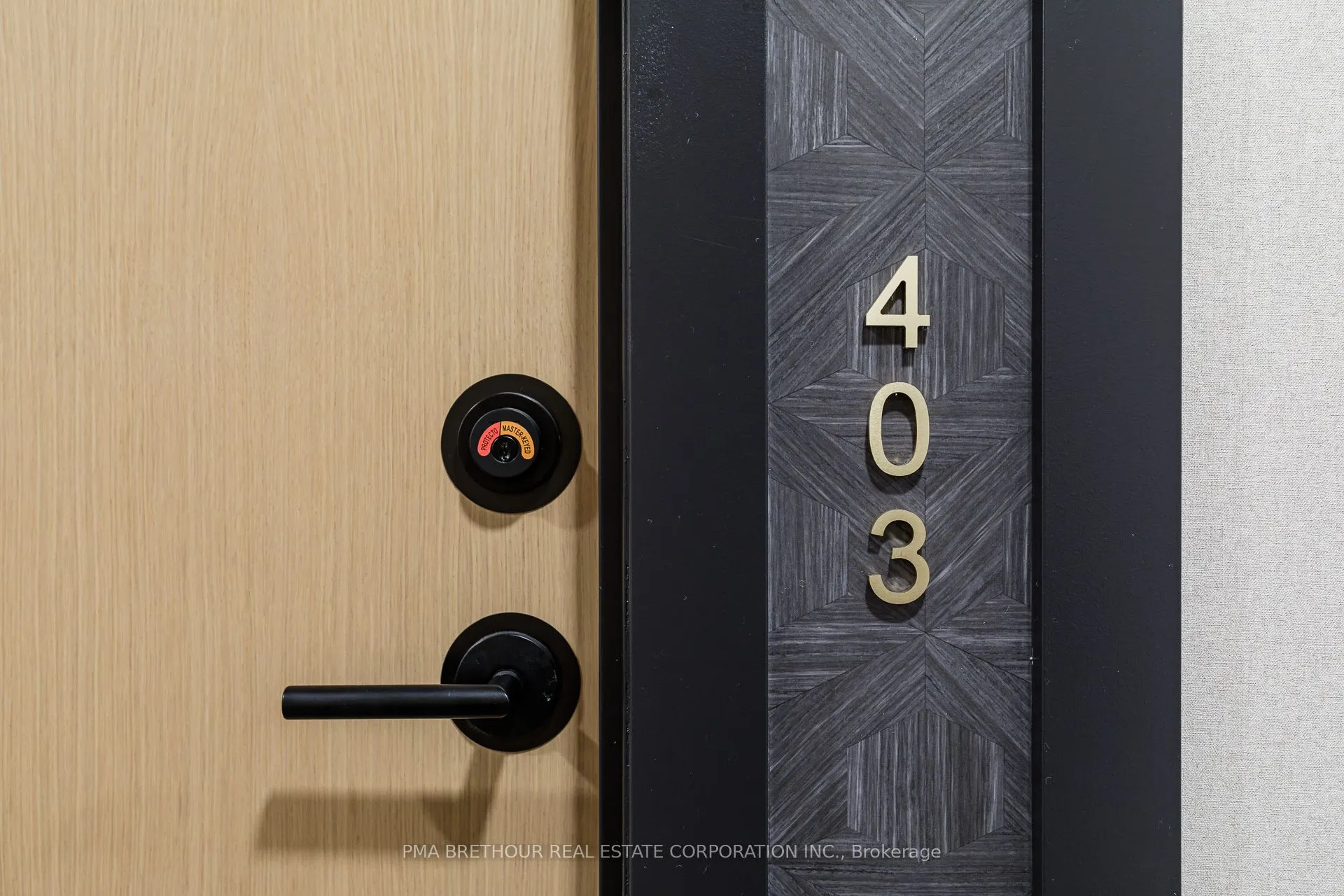 31 Huron Street, #403