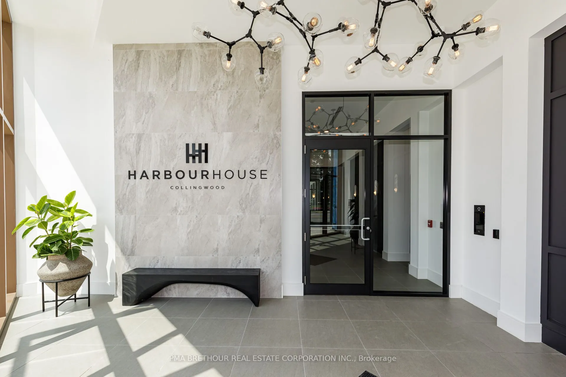 31 Huron Street, #403