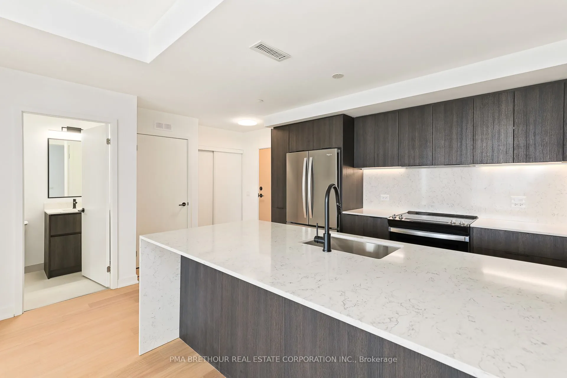 31 Huron Street, #403
