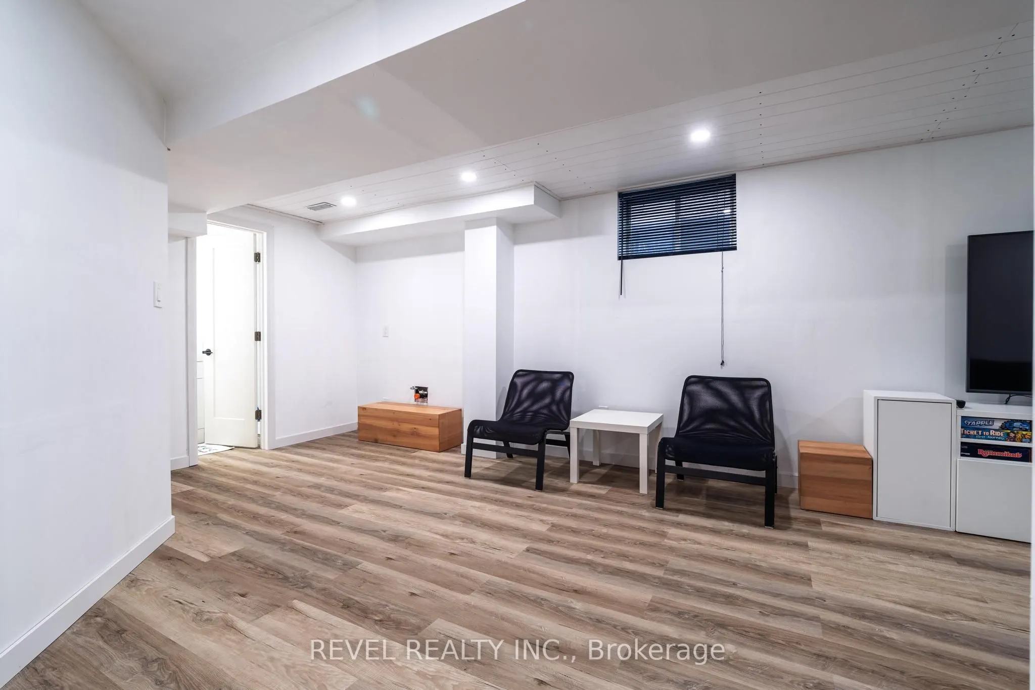 351 Dunsmore Lane E