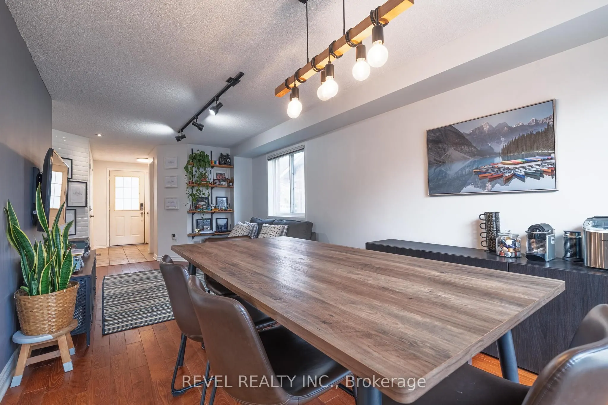351 Dunsmore Lane E