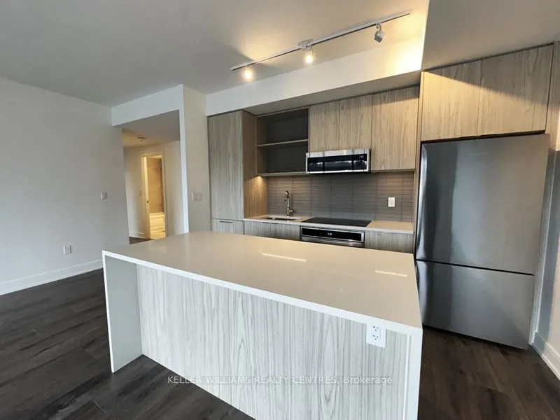 185 Dunlop Street E, #621