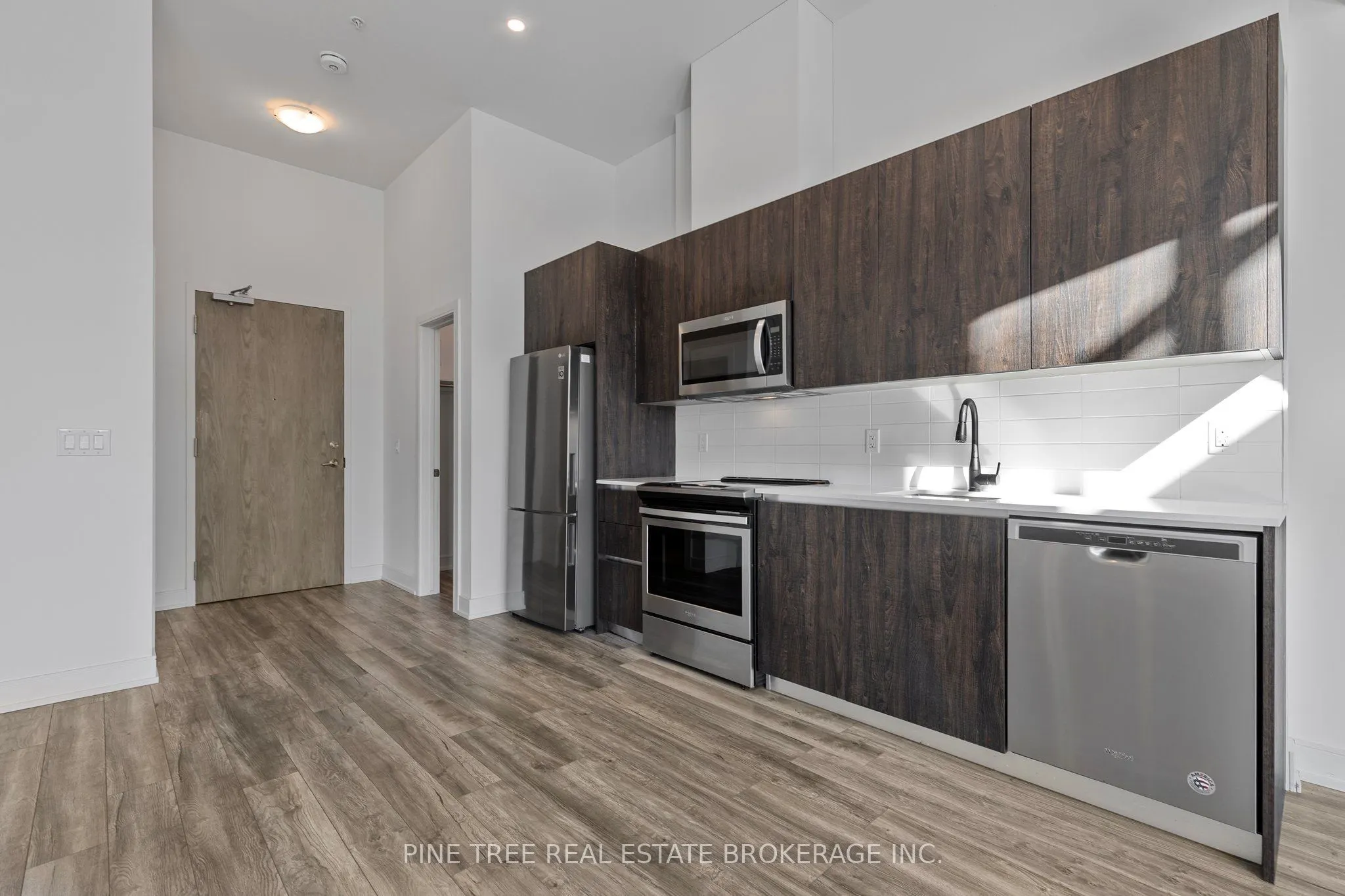 21 Matchedash Street S, #105