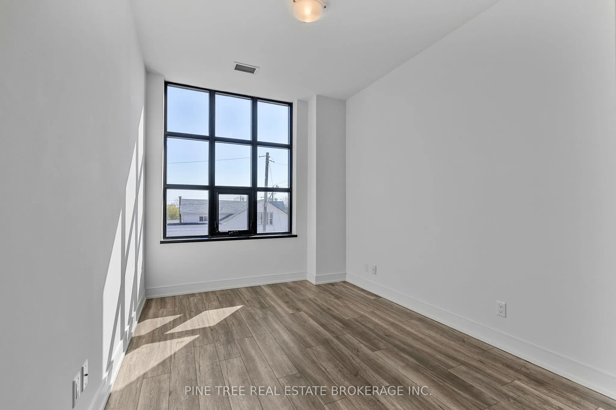 21 Matchedash Street S, #105
