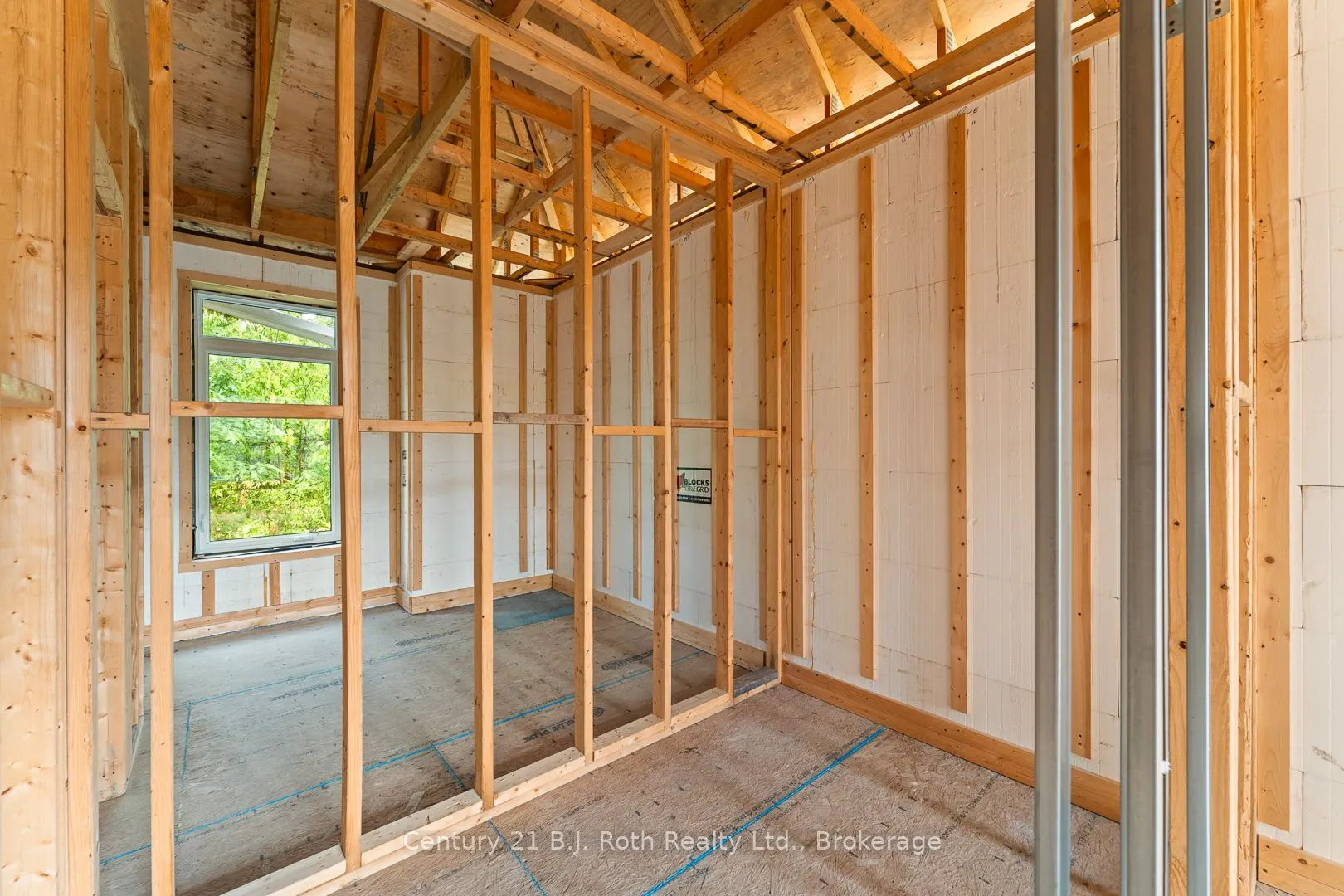 8126 Oakridge Drive