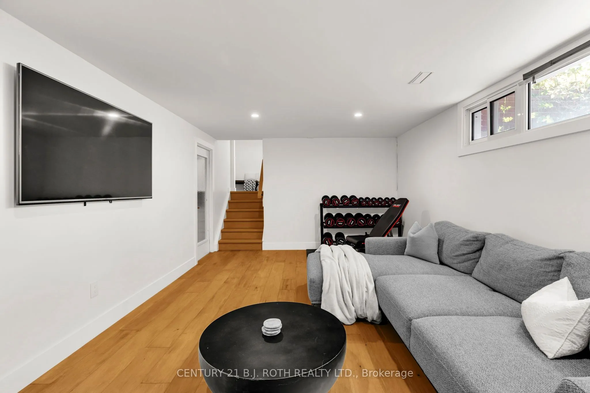 410 CODRINGTON Street