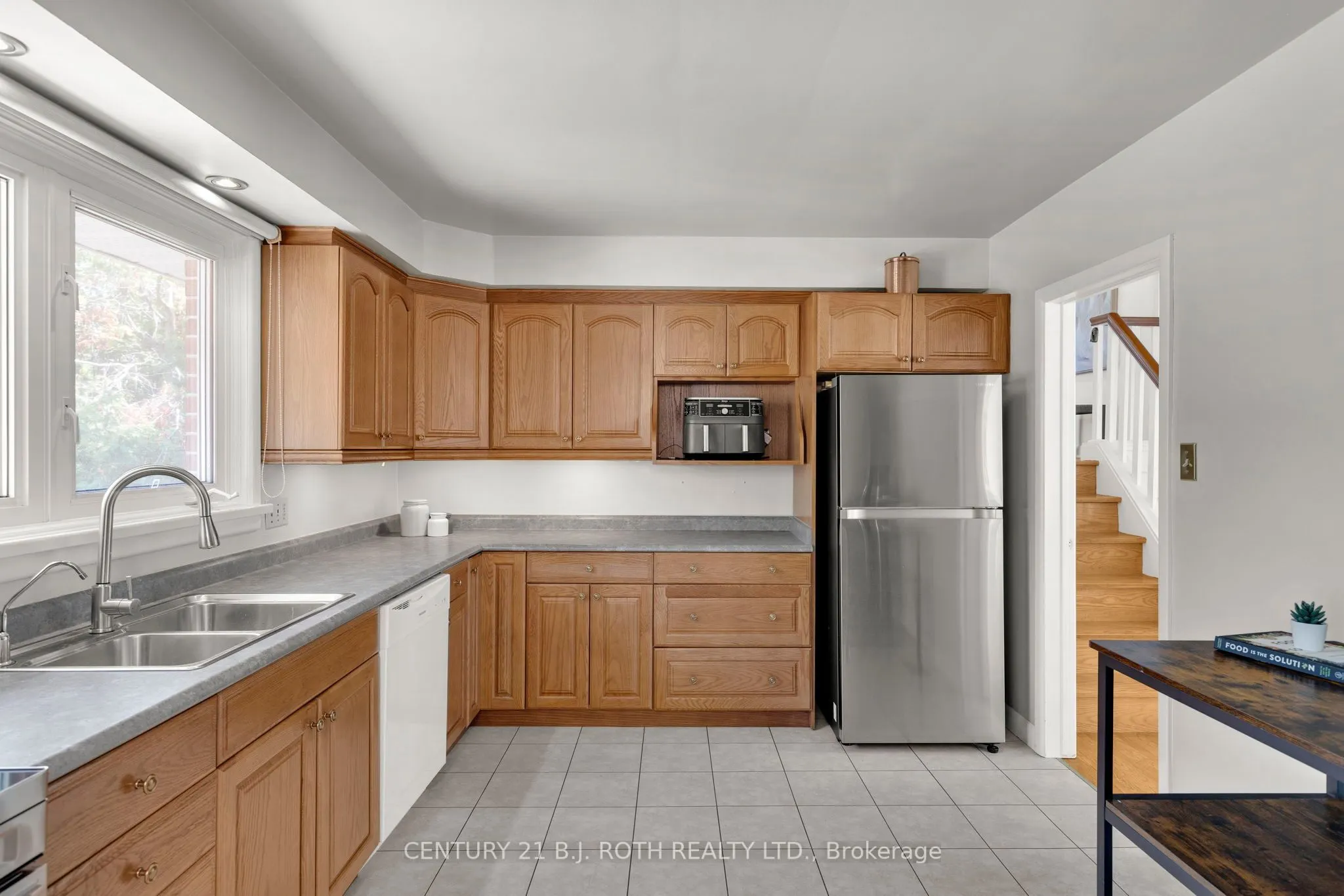 410 CODRINGTON Street