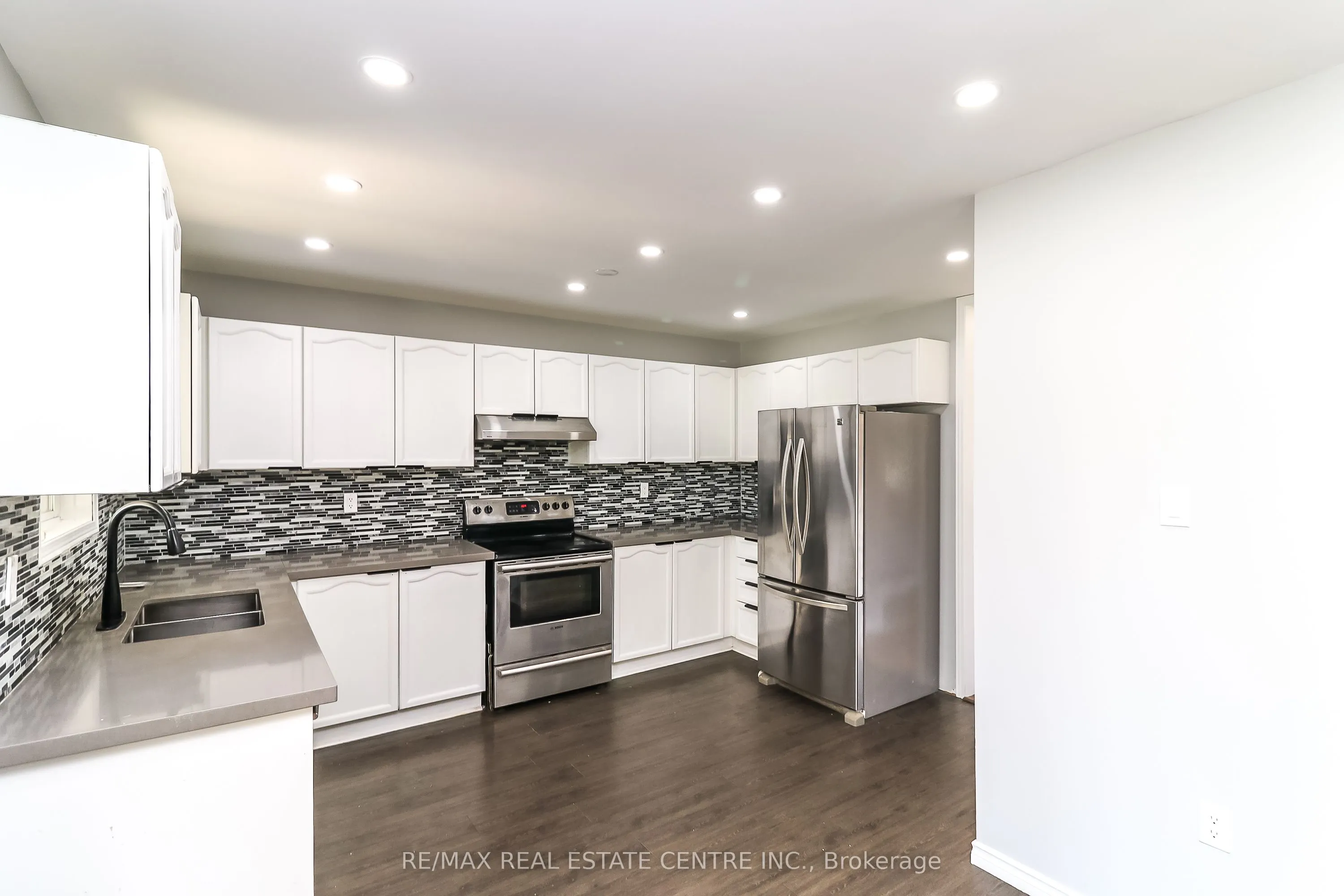 304 Cundles Road W