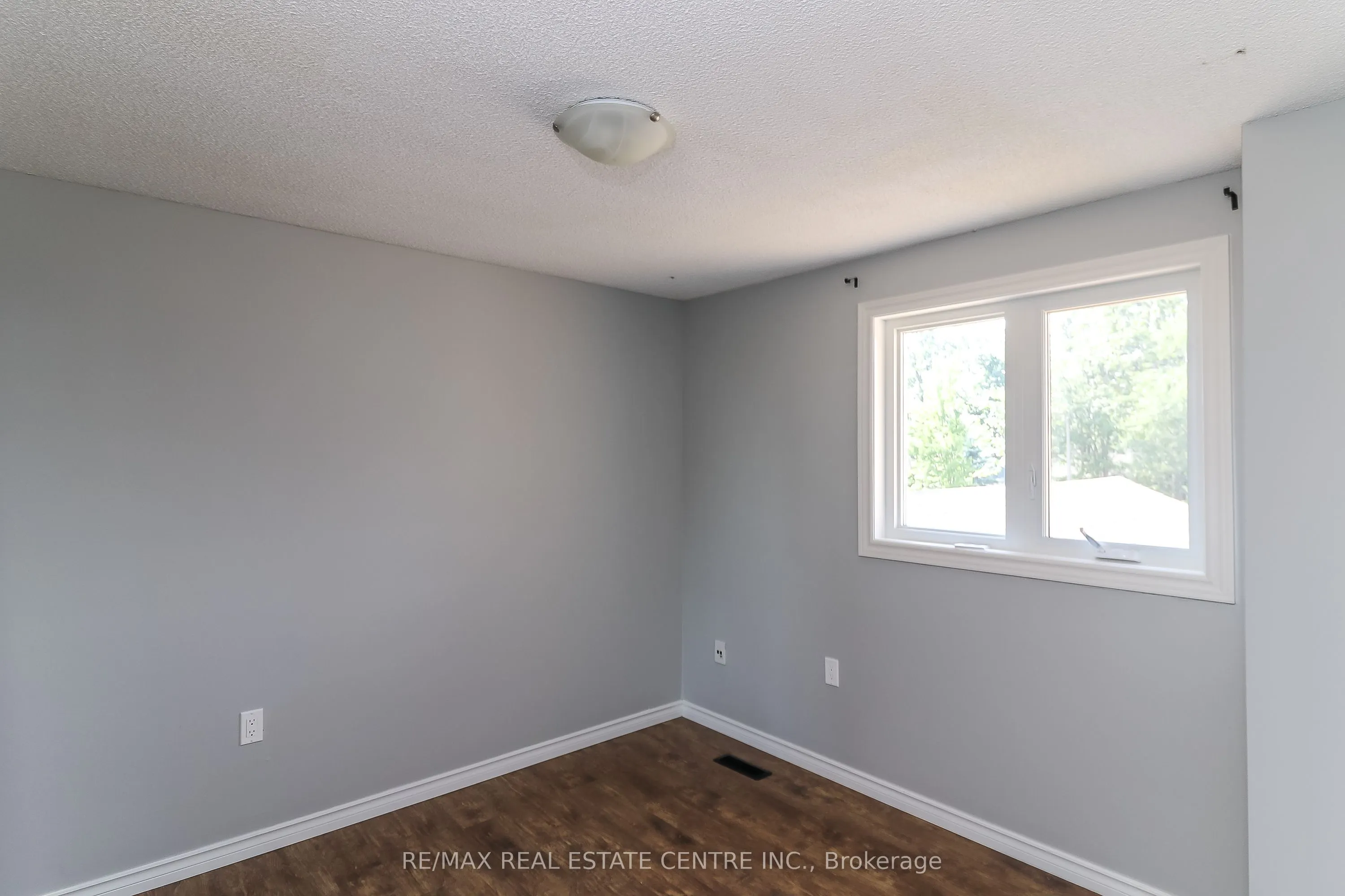 304 Cundles Road W