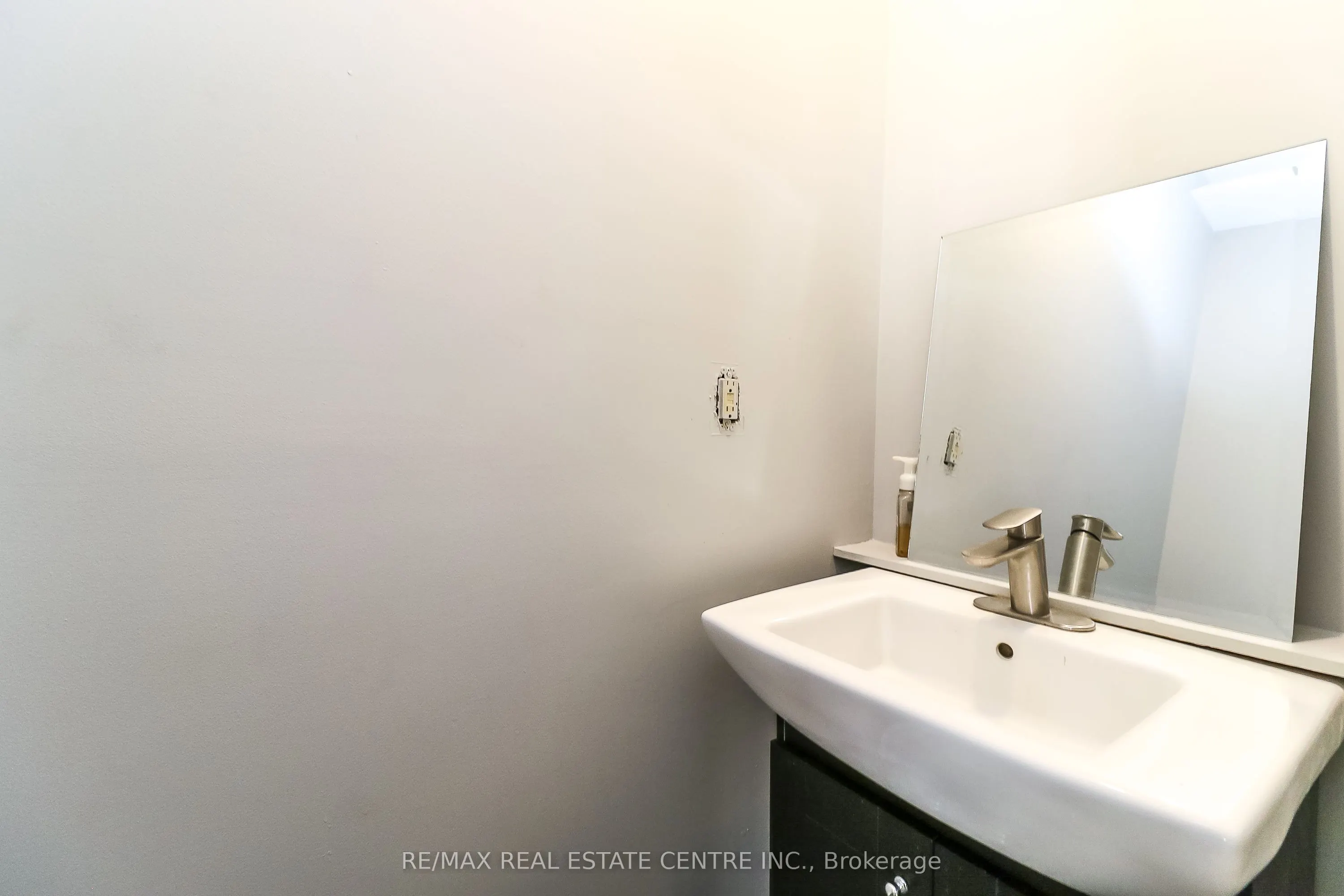 304 Cundles Road W