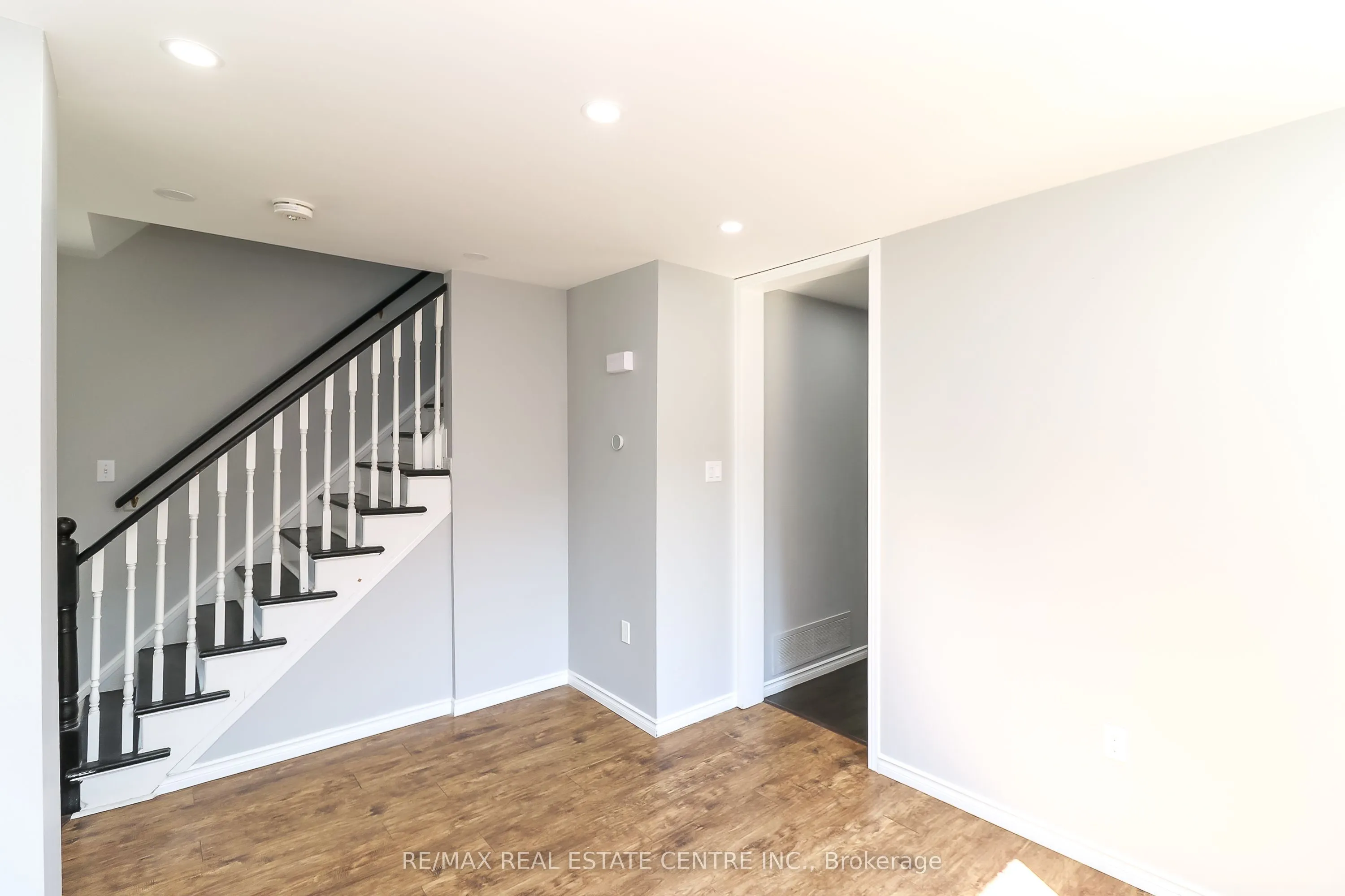 304 Cundles Road W