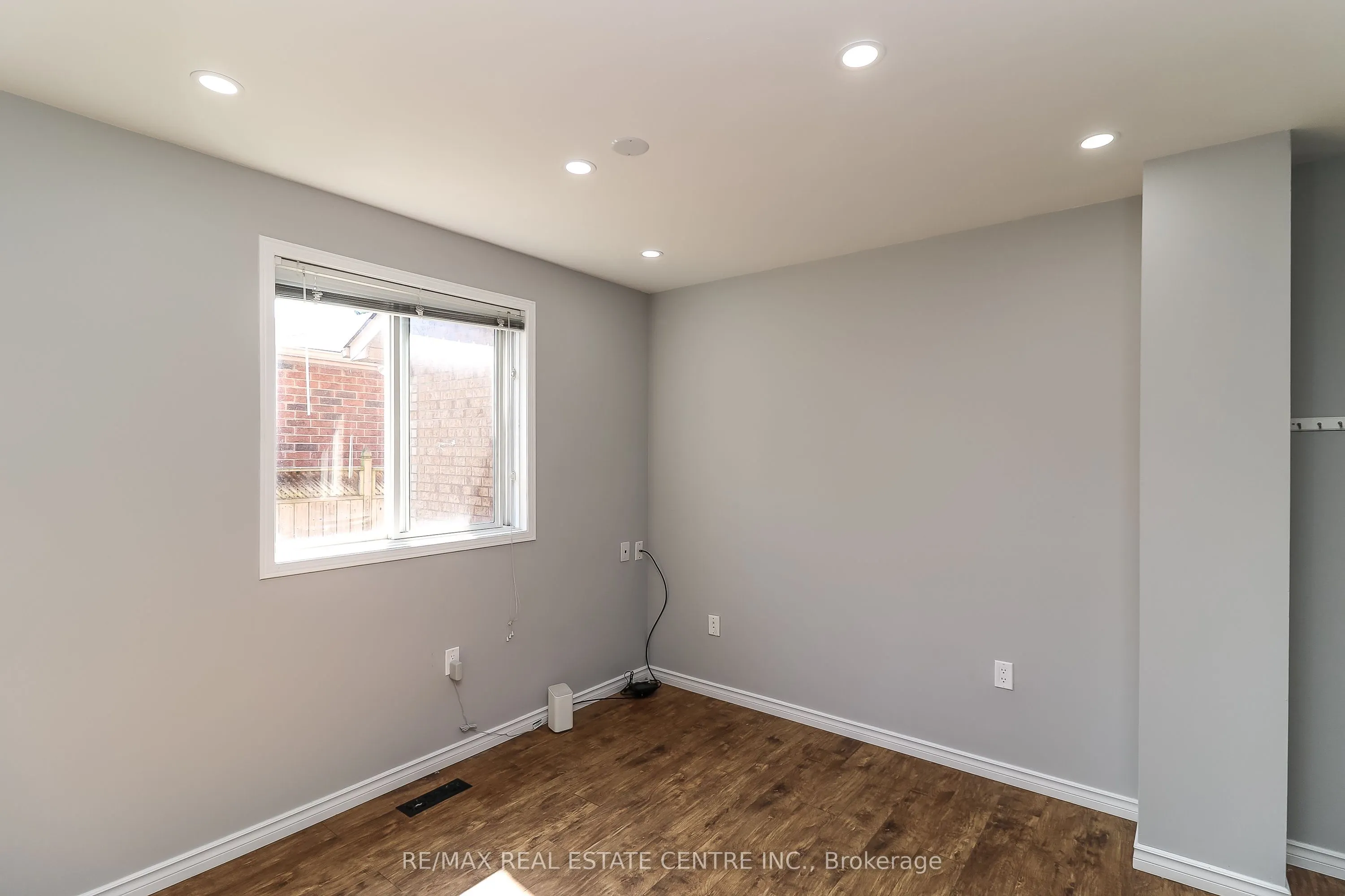 304 Cundles Road W