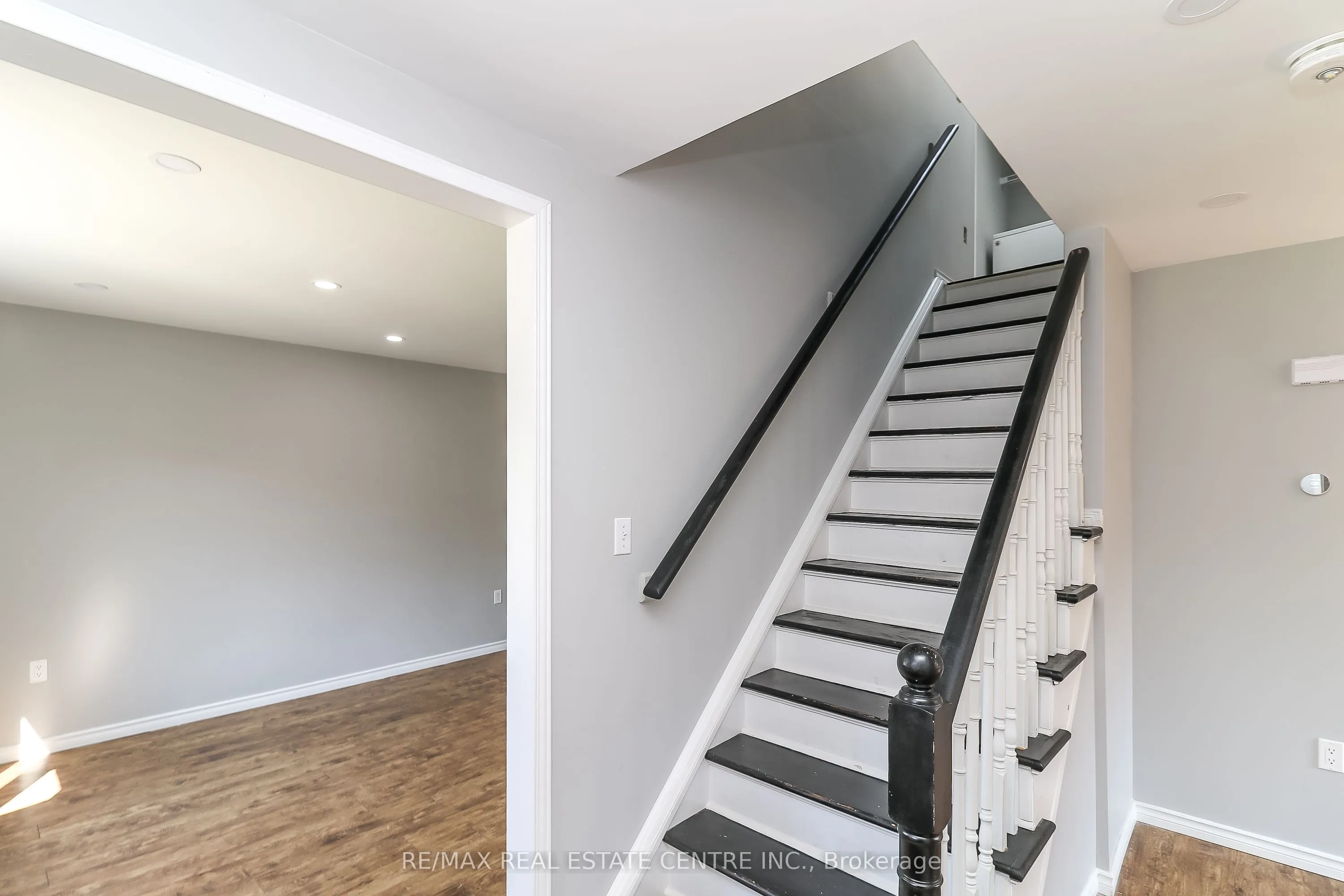 304 Cundles Road W