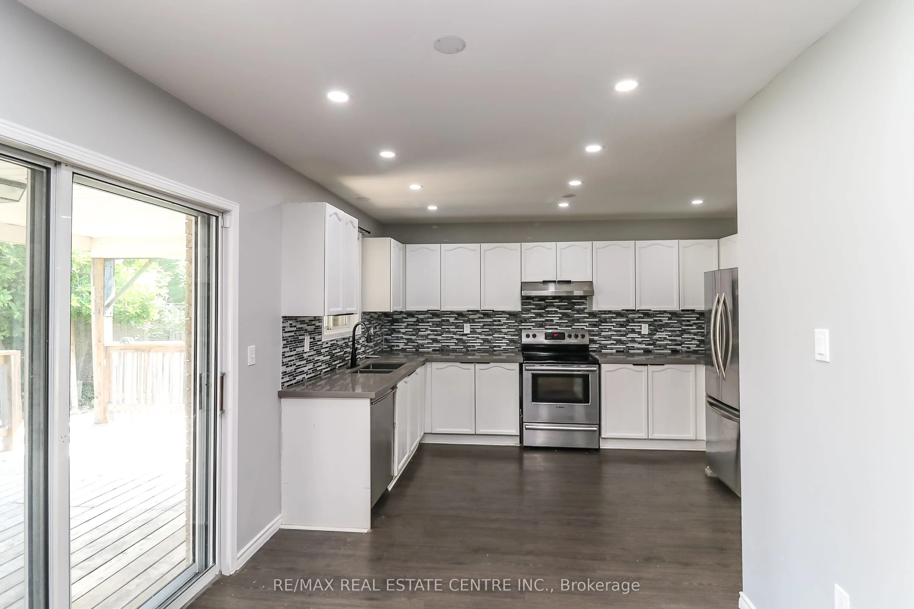 304 Cundles Road W